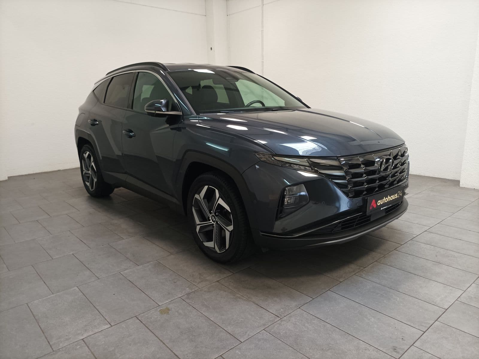 Hyundai Tucson SUV / Crossover / Geländewagen HYUNDAI Tucson 1.6 T-GDI Plug-in Hybrid 4WD Auto Sports Utility Vehicle #1