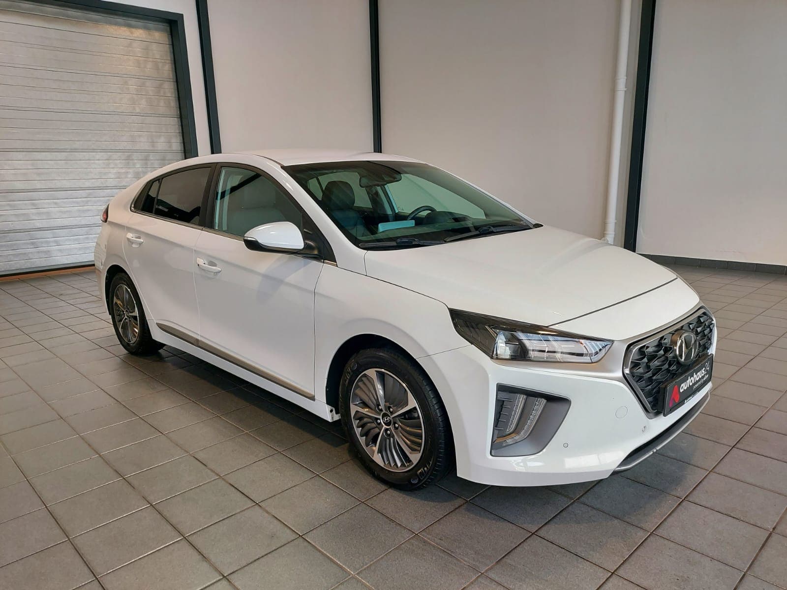 Hyundai IONIQ Limousine HYUNDAI IONIQ 1.6l GDi PLUG-IN HYBRID Schräghecklimousine #1