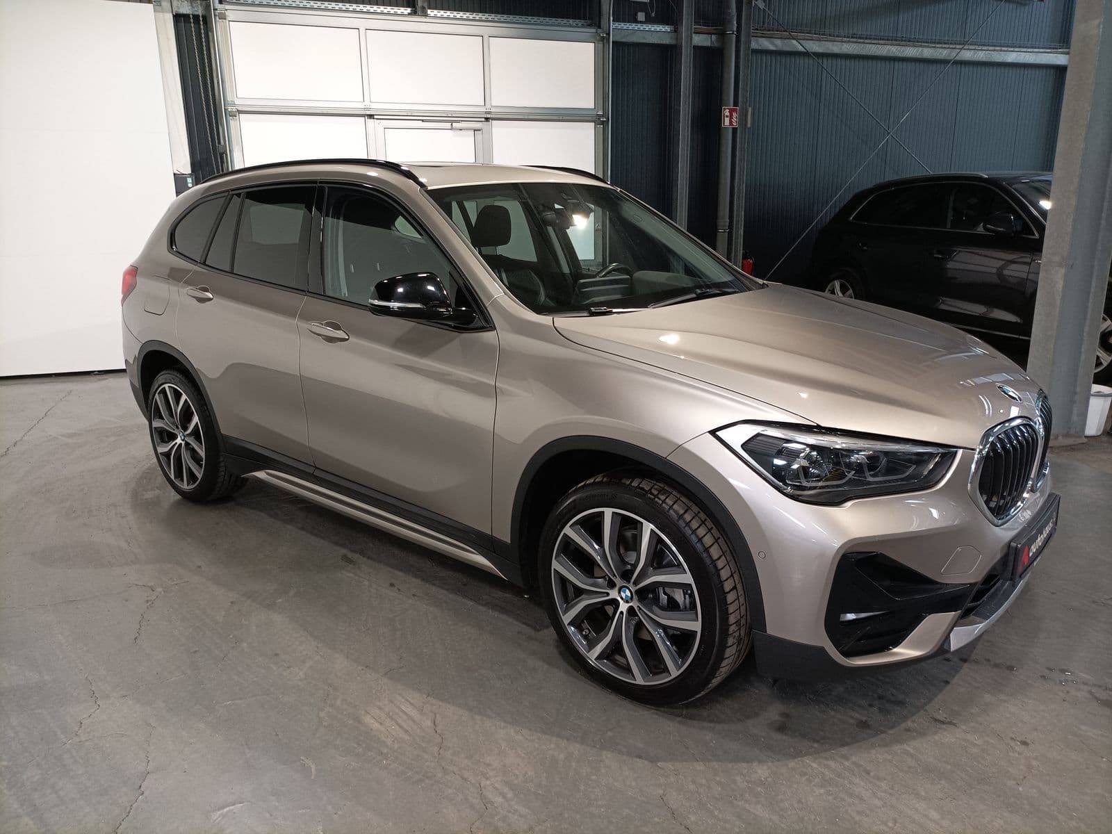 BMW X1 SUV / Crossover / Geländewagen BMW X1 xDrive25d Sport Line Steptronic Sports Utility Vehicle #1