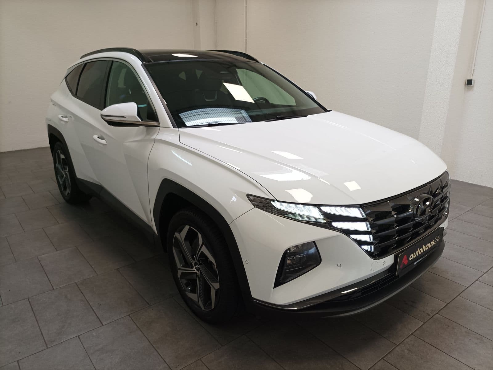 Hyundai Tucson SUV / Crossover / Geländewagen HYUNDAI Tucson 1.6 T-GDI Plug-in Hybrid 4WD Auto Sports Utility Vehicle #1