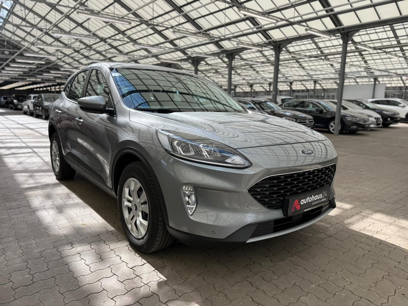 Ford Kuga SUV / Crossover / Geländewagen FORD Kuga 1.5 EcoBlue Cool & Connect Auto Sports Utility Vehicle #1