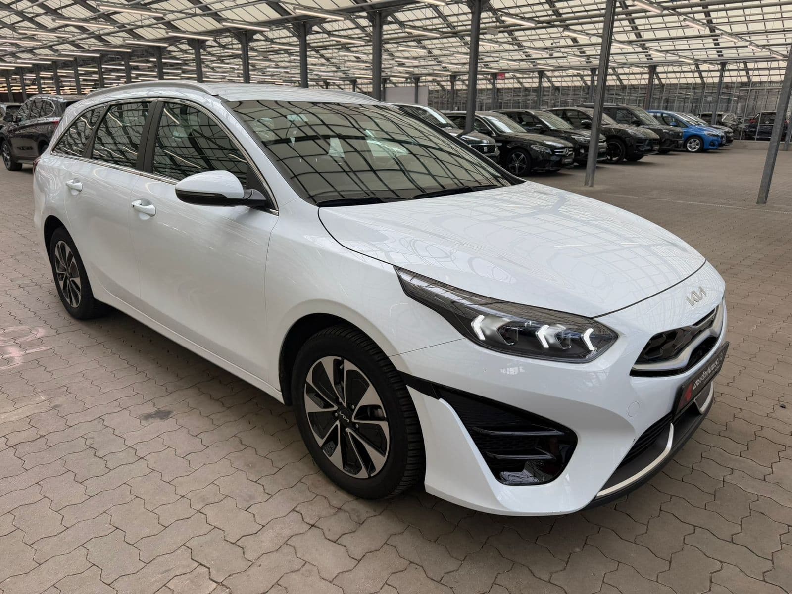 Kia Ceed Limousine KIA Ceed 1.6 GDI Plug-In Hybrid Vision Sportsw. Kombi #1