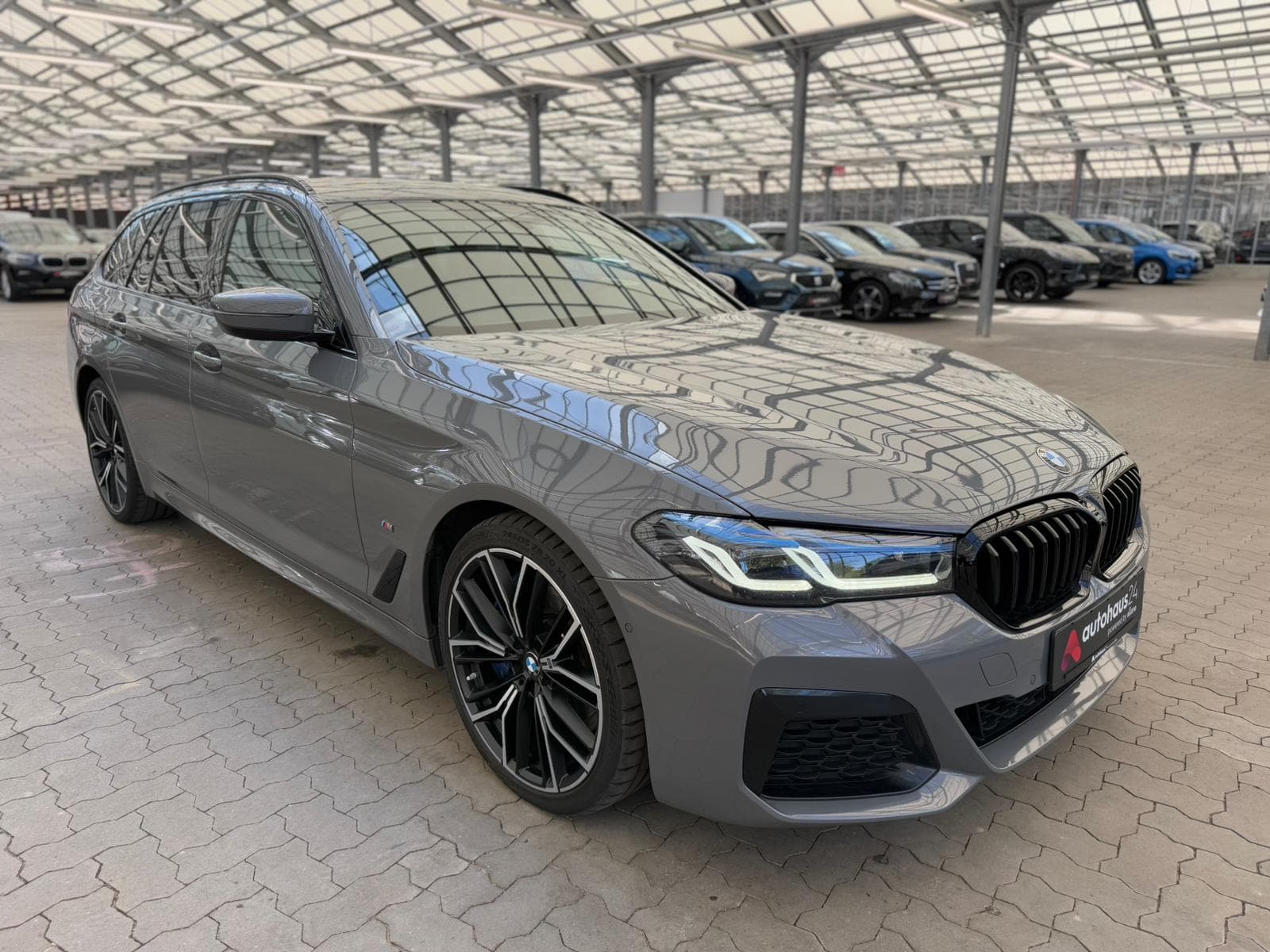 BMW 5er-Reihe Kombi BMW 5er-Reihe 530d xDrive Touring A Kombi #1