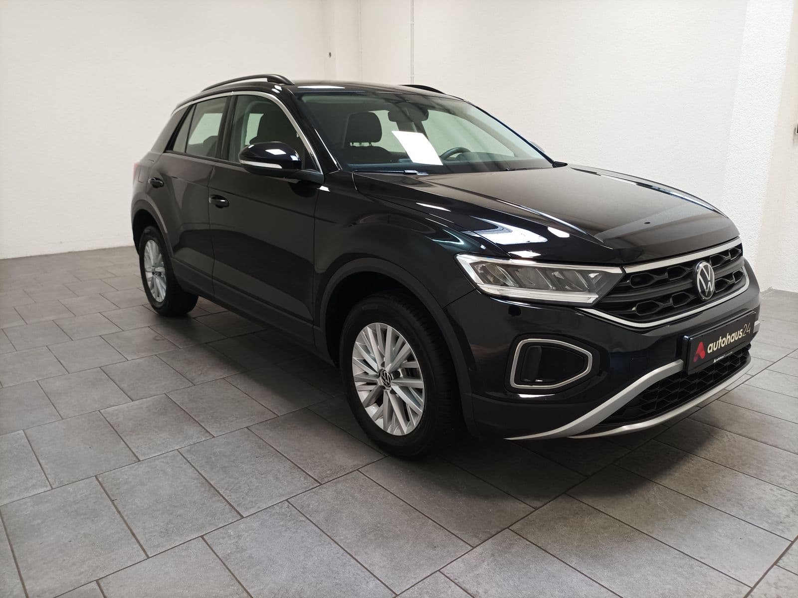 Volkswagen T-Roc SUV / Crossover / Geländewagen VOLKSWAGEN T-Roc 1.5 TSI OPF DSG Life Sports Utility Vehicle #1