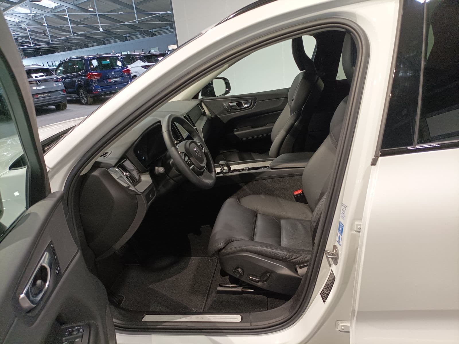 Volvo XC60 Geländewagen/SUV XC 60 B5  AWD Plus Dark #8