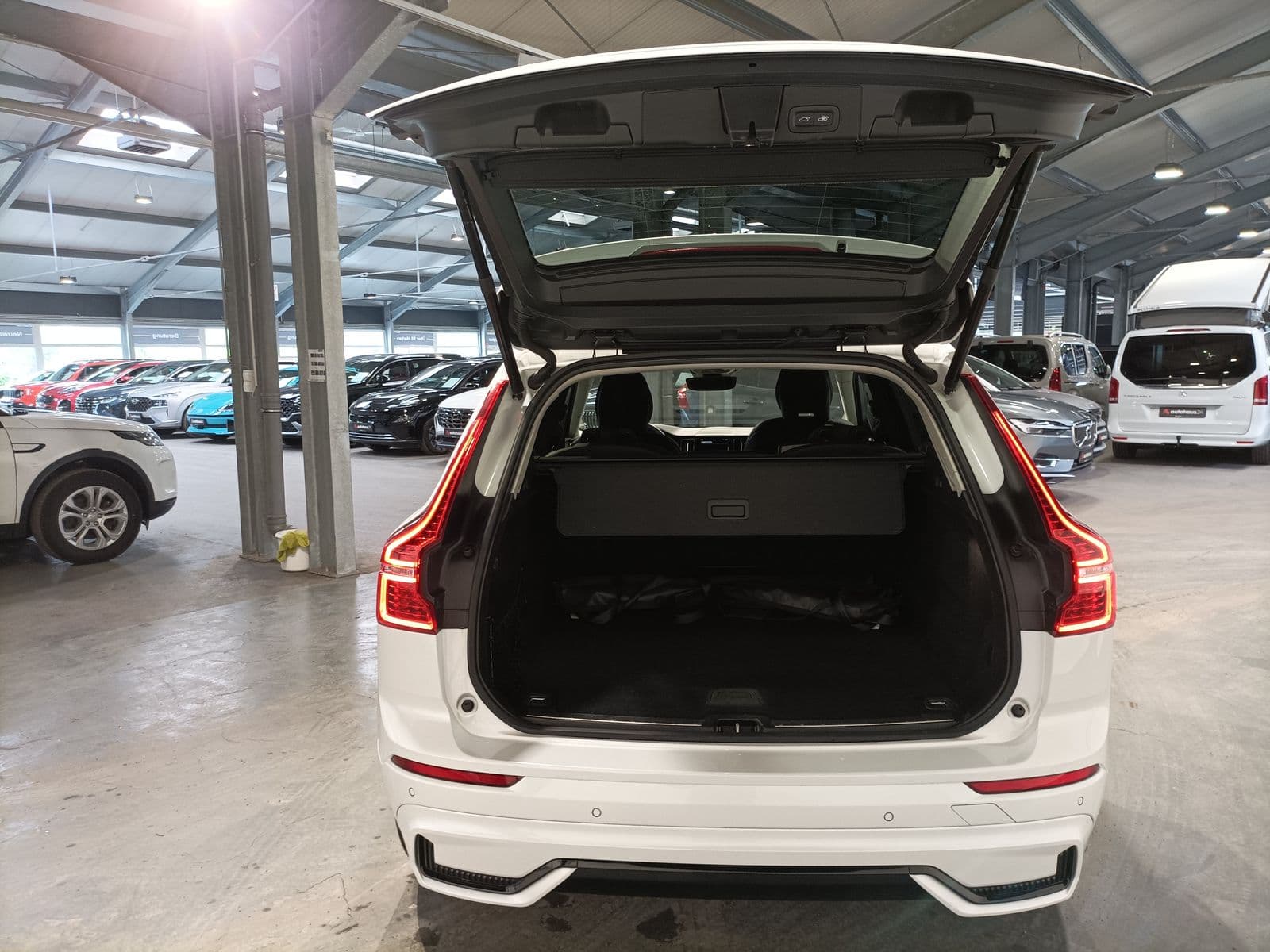 Volvo XC60 Geländewagen/SUV XC 60 B5  AWD Plus Dark #6