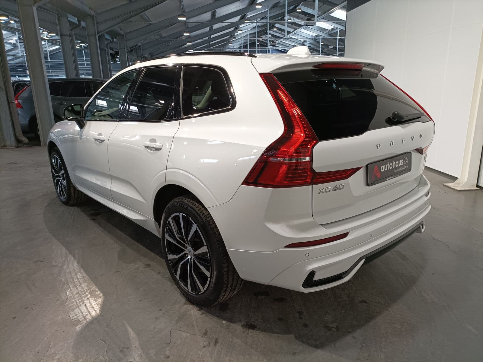 Volvo XC60 Geländewagen/SUV XC 60 B5  AWD Plus Dark #4