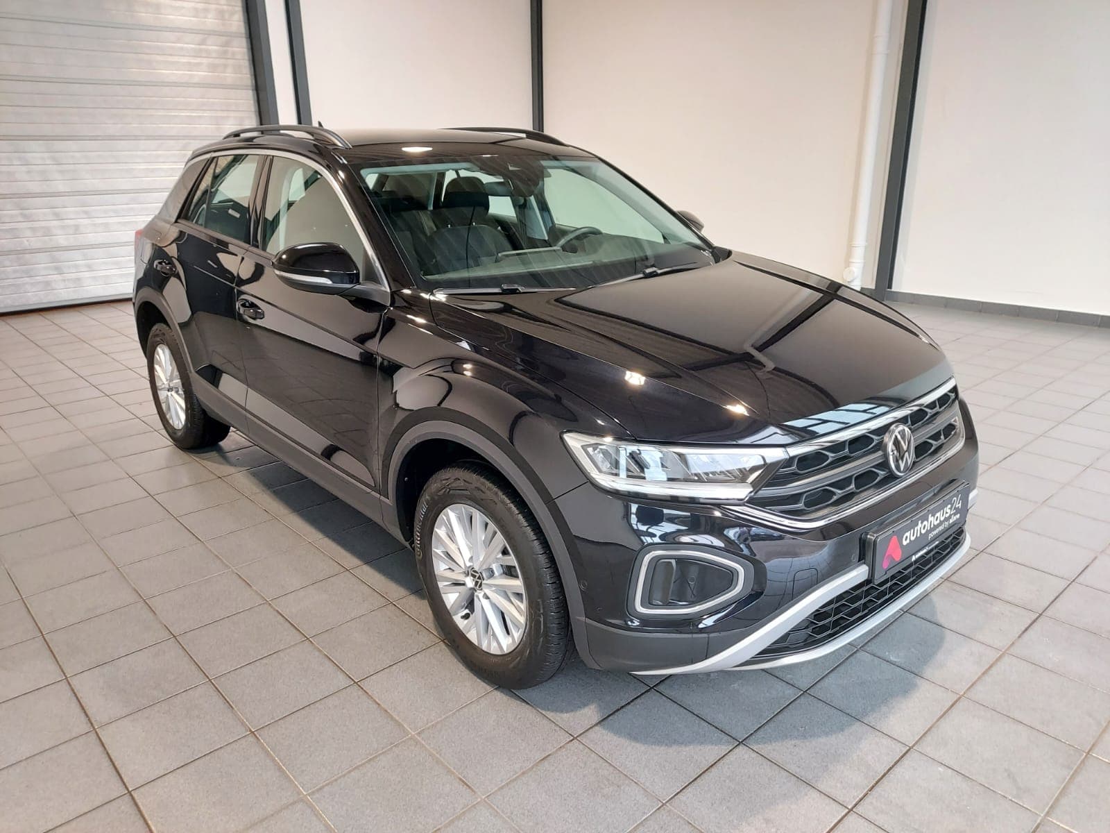 Volkswagen T-Roc SUV / Crossover / Geländewagen VOLKSWAGEN T-Roc 1.0 TSI OPF Life Sports Utility Vehicle #1