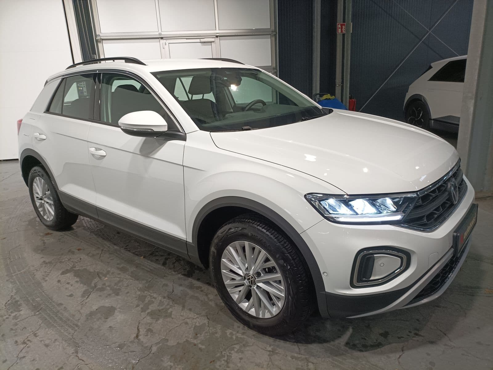 Volkswagen T-Roc SUV / Crossover / Geländewagen VOLKSWAGEN T-Roc 1.5 TSI OPF DSG Life Sports Utility Vehicle #1