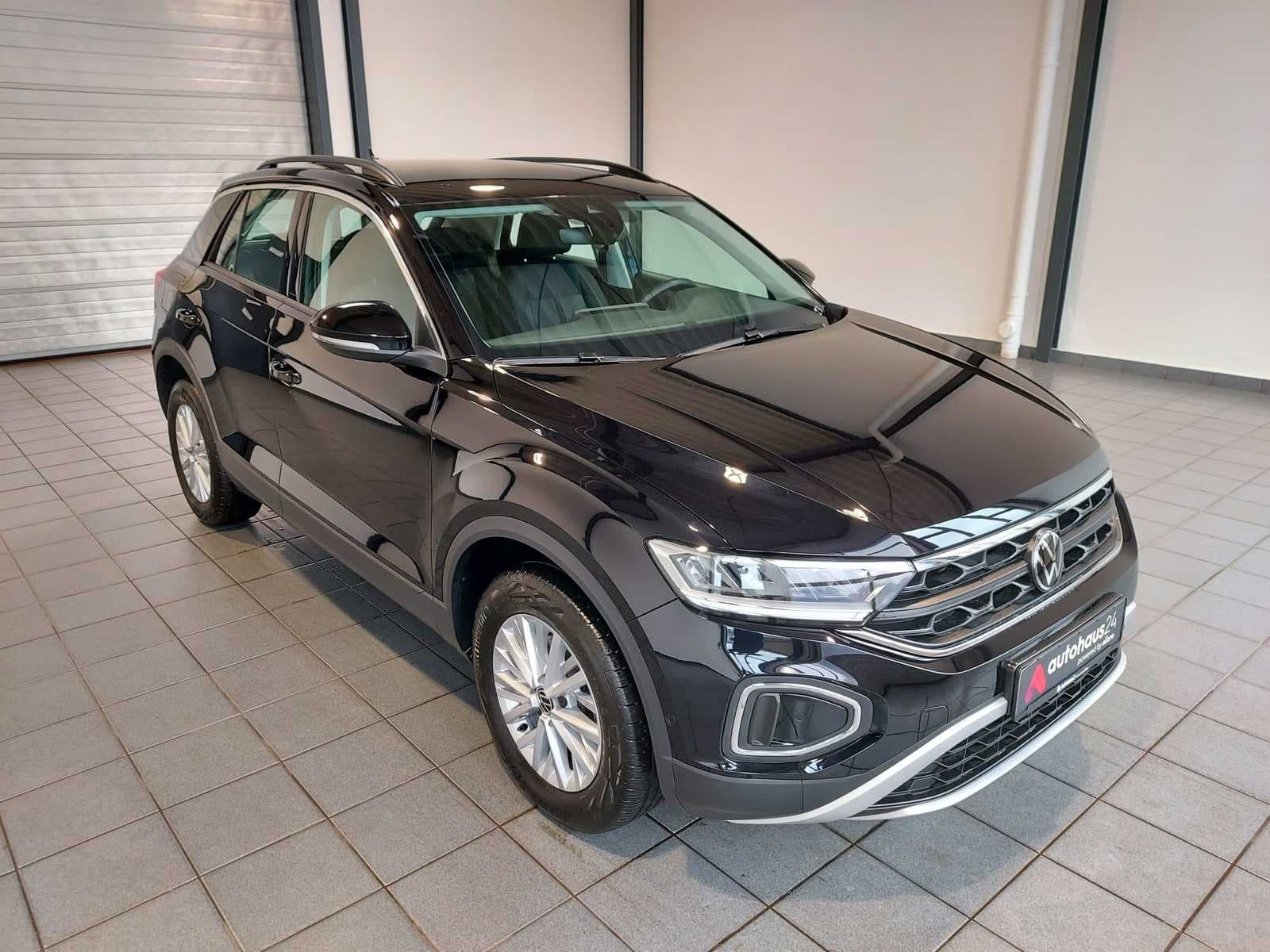 Volkswagen T-Roc SUV / Crossover / Geländewagen VOLKSWAGEN T-Roc 1.5 TSI OPF DSG Life Sports Utility Vehicle #1
