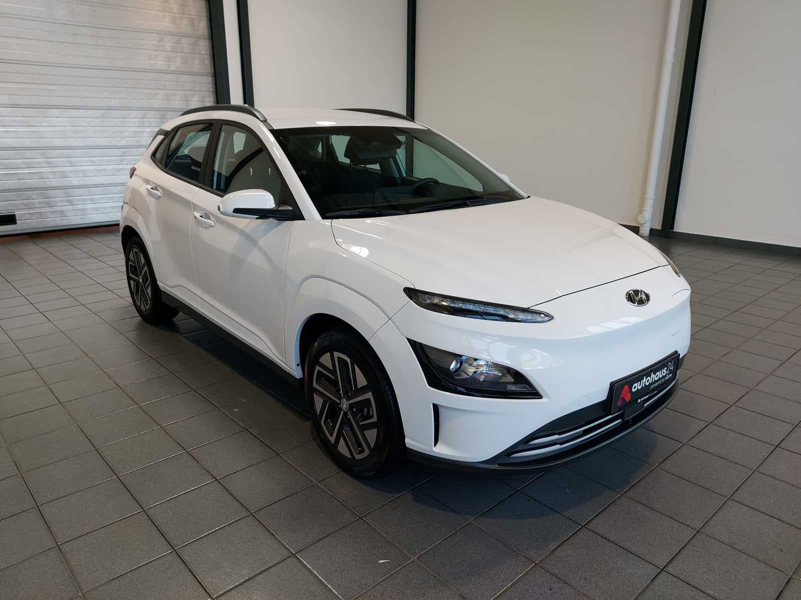 Hyundai Kona SUV / Crossover / Geländewagen HYUNDAI Kona ELEKTRO 100kW Sports Utility Vehicle