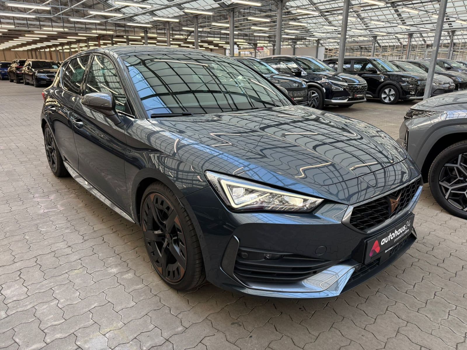 CUPRA Leon Limousine CUPRA Leon 2.0 TSI 221kW VZ DSG Schräghecklimousine #1