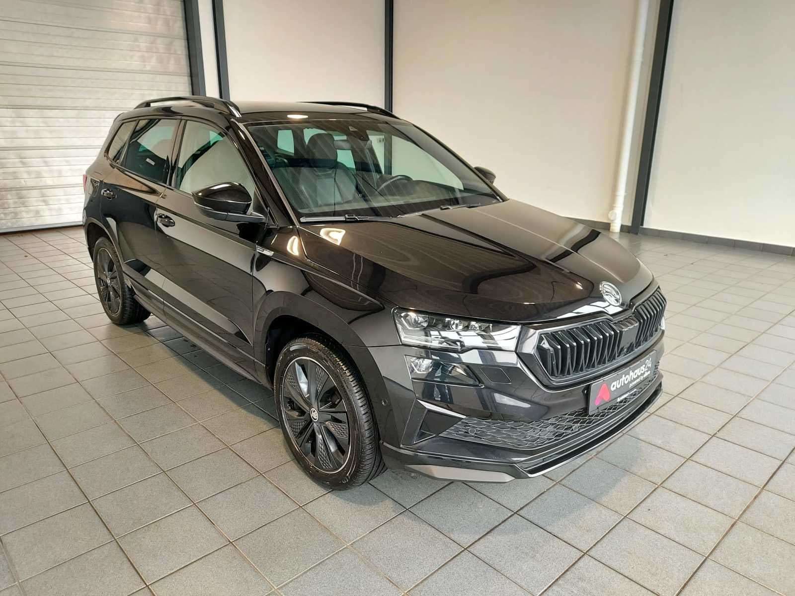 ŠKODA Karoq SUV / Crossover / Geländewagen SKODA Karoq 1.5l TSI ACT DSG SPORTLINE Sports Utility Vehicle #1