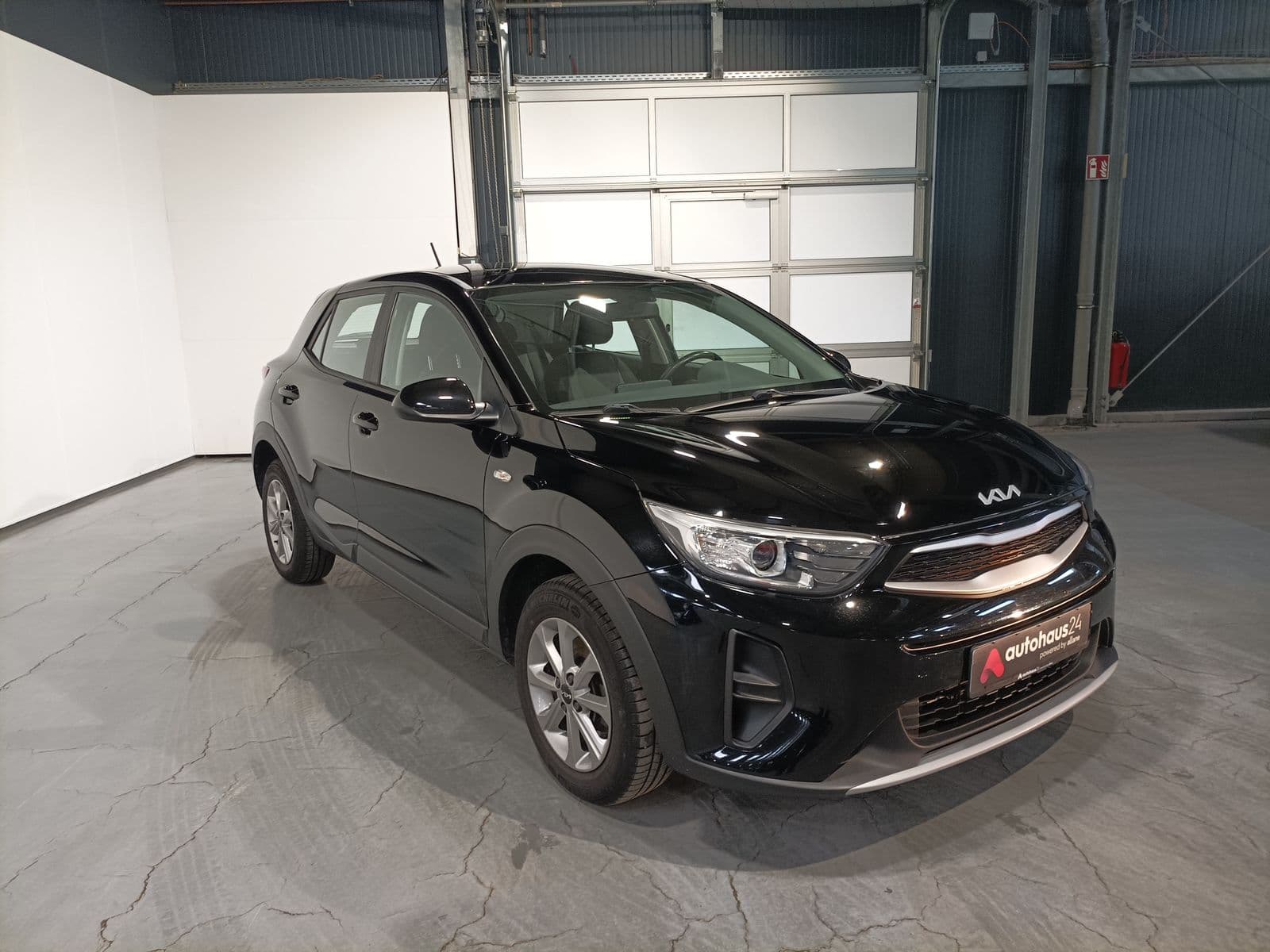 Kia Stonic SUV / Crossover / Geländewagen KIA Stonic 1.2 Edition 7 Sports Utility Vehicle #1