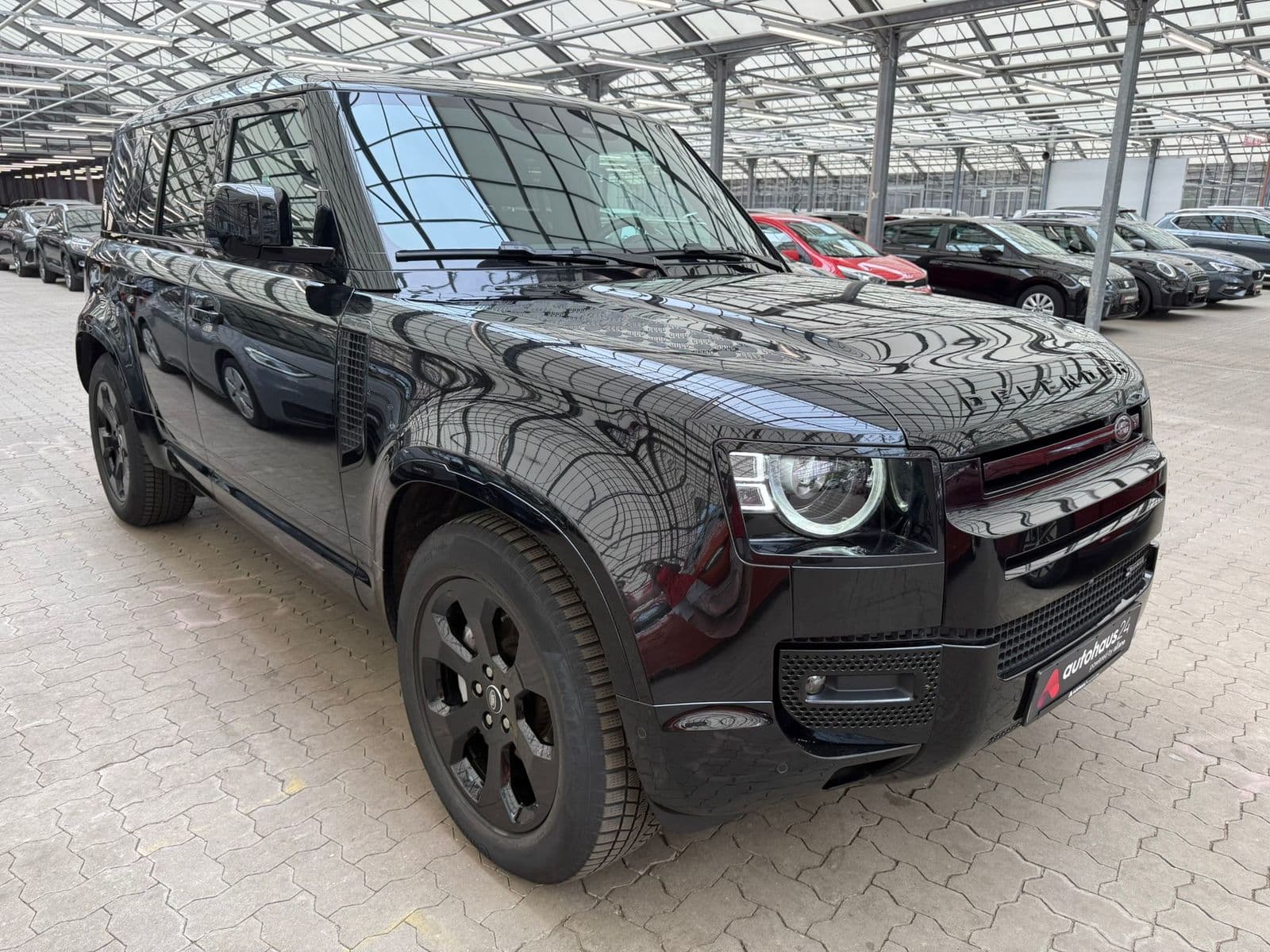 Land Rover Defender SUV / Crossover / Geländewagen LAND ROVER Defender 3.0 D300 MHEV X-Dynamic HSE 110 Sports Utility Vehicle #1