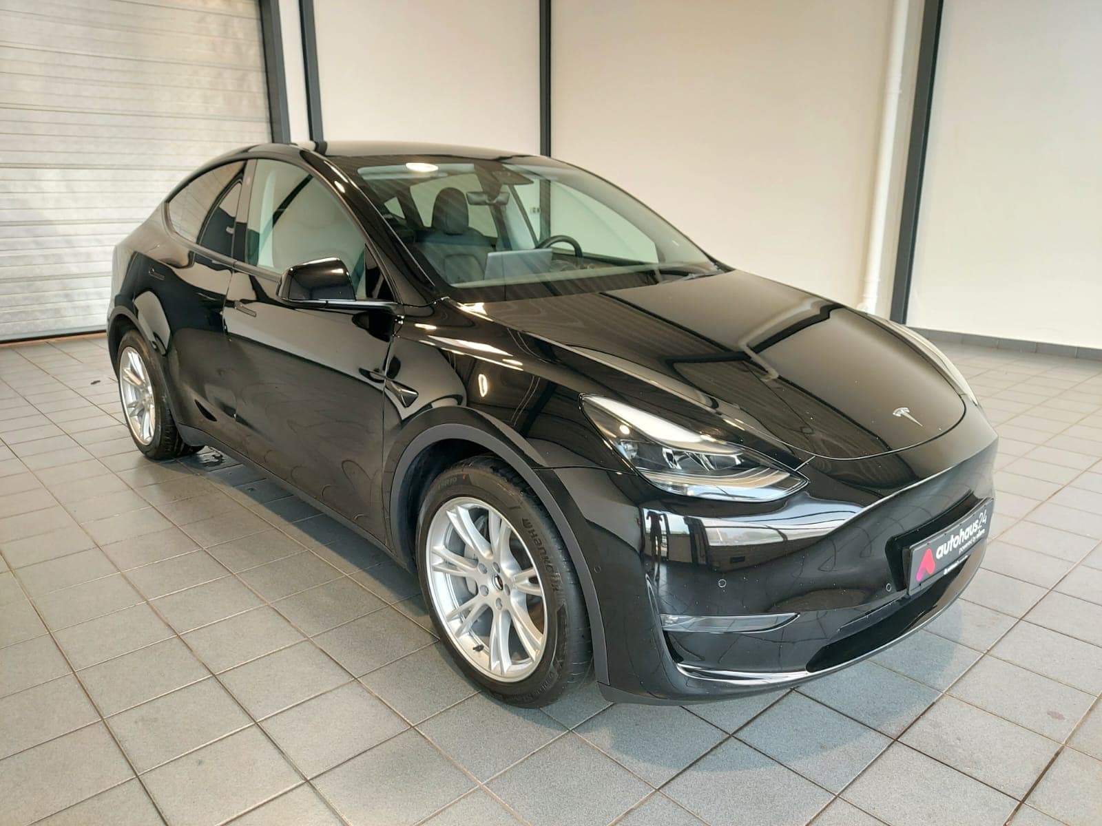 TESLA Model Y SUV / Crossover / Geländewagen TESLA Model Y Long Range Dual Motor AWD Schräghecklimousine #1