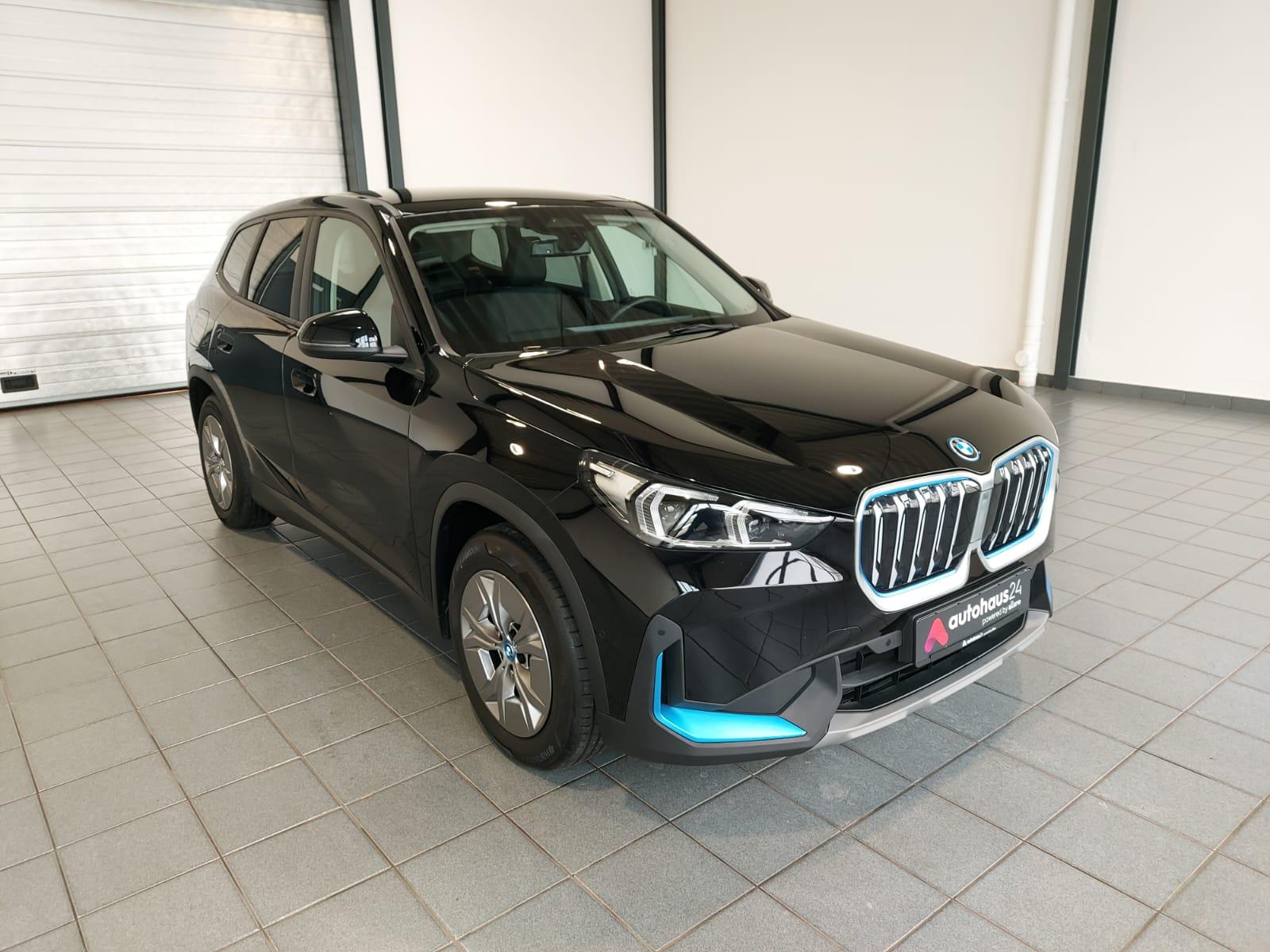 BMW X1 SUV / Crossover / Geländewagen BMW iX1 xDrive30 Sports Utility Vehicle