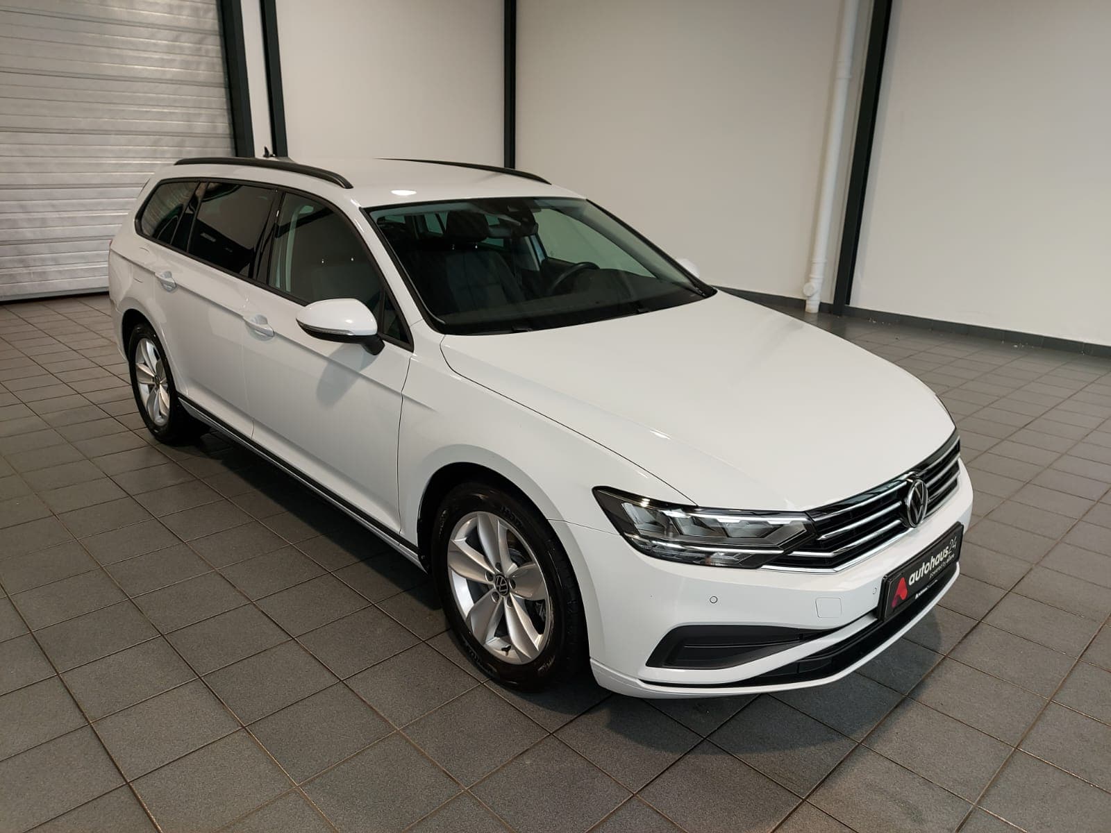 Volkswagen Passat Kombi VOLKSWAGEN Passat 2.0 TDI SCR DSG Conceptline Variant Kombi #1