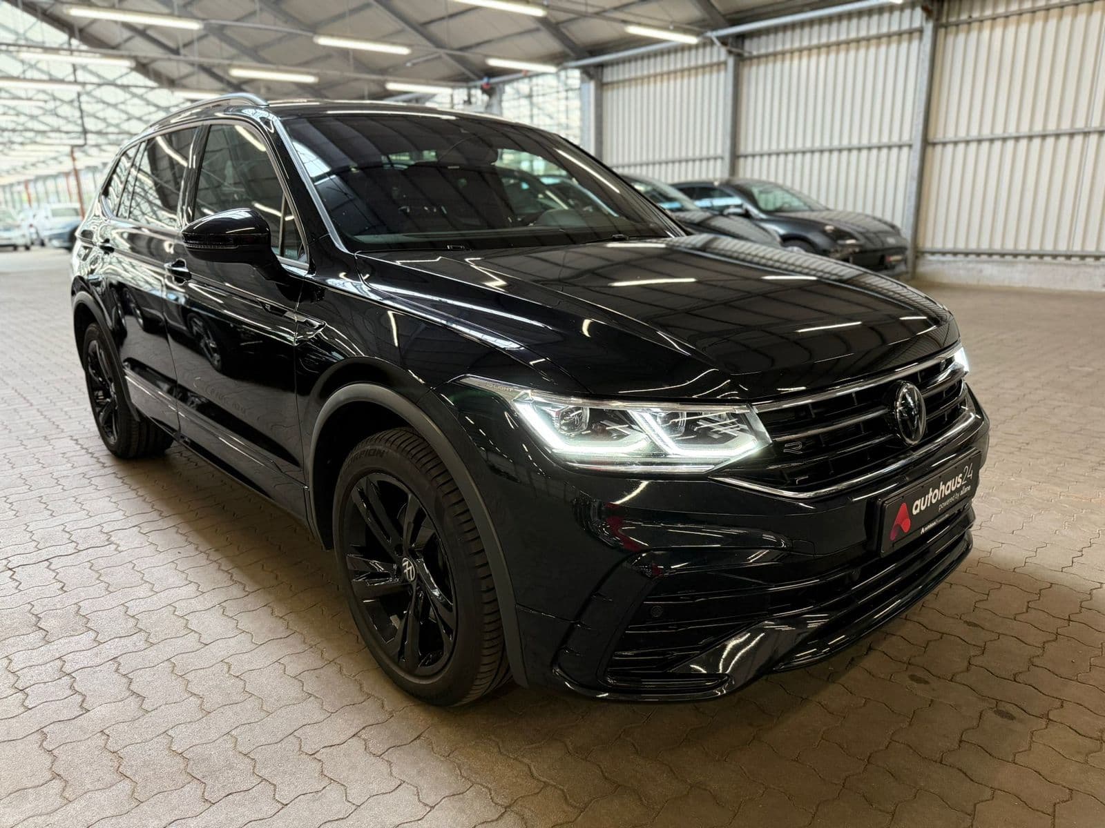 Volkswagen Tiguan SUV / Crossover / Geländewagen VOLKSWAGEN Tiguan Allspace 2.0 TSI OPF 140kW DSG 4MOTION R-Line Sports Utility V #1