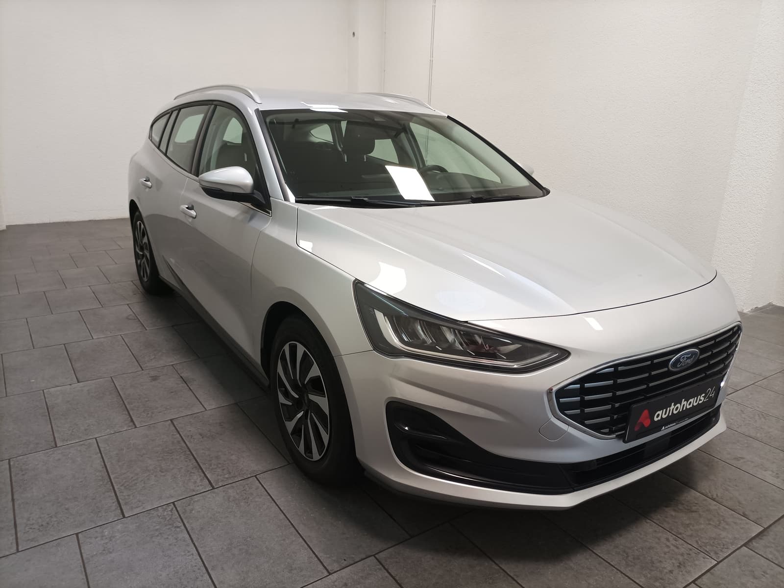 Ford Focus Kombi FORD Focus 1,5 EcoBlue Titanium Turnier Auto Kombi #1