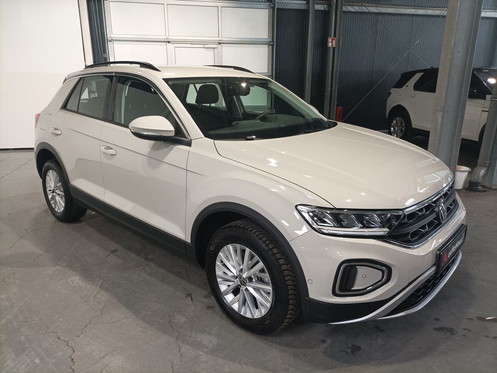 Volkswagen T-Roc SUV / Crossover / Geländewagen VOLKSWAGEN T-Roc 1.0 TSI OPF Life Sports Utility Vehicle #1