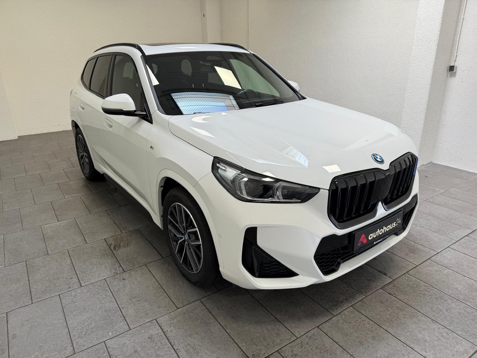BMW X1 SUV / Crossover / Geländewagen BMW X1 xDrive30e Steptronic Sports Utility Vehicle #1
