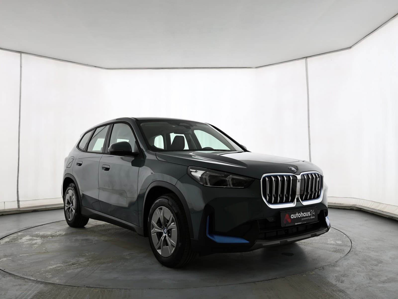 BMW iX1 SUV / Crossover / Geländewagen BMW iX1 xDrive30 Sports Utility Vehicle #1