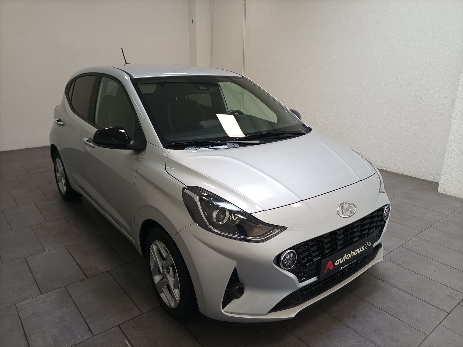 Hyundai i10 Limousine HYUNDAI i10 1.0 Connect & Go Schräghecklimousine #1