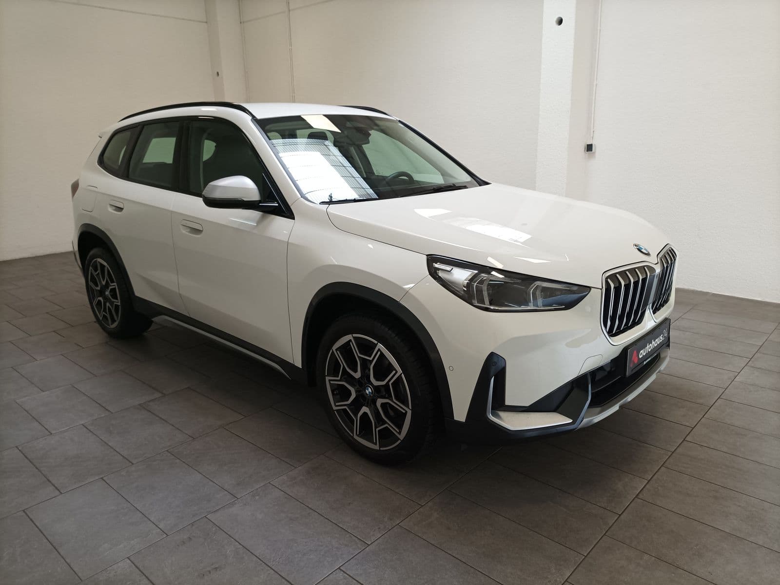 BMW X1 SUV / Crossover / Geländewagen BMW X1 sDrive18d Steptronic Sports Utility Vehicle #1