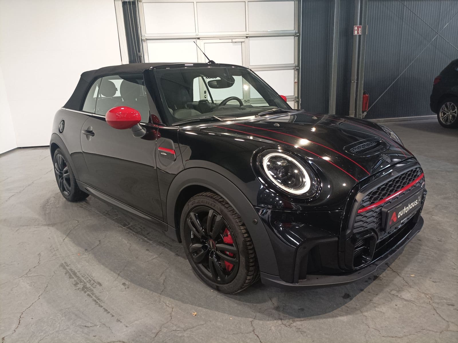MINI Cabrio Cabrio / Roadster MINI MINI JCW Cabrio JCW Trim Steptronic Cabriolet #1