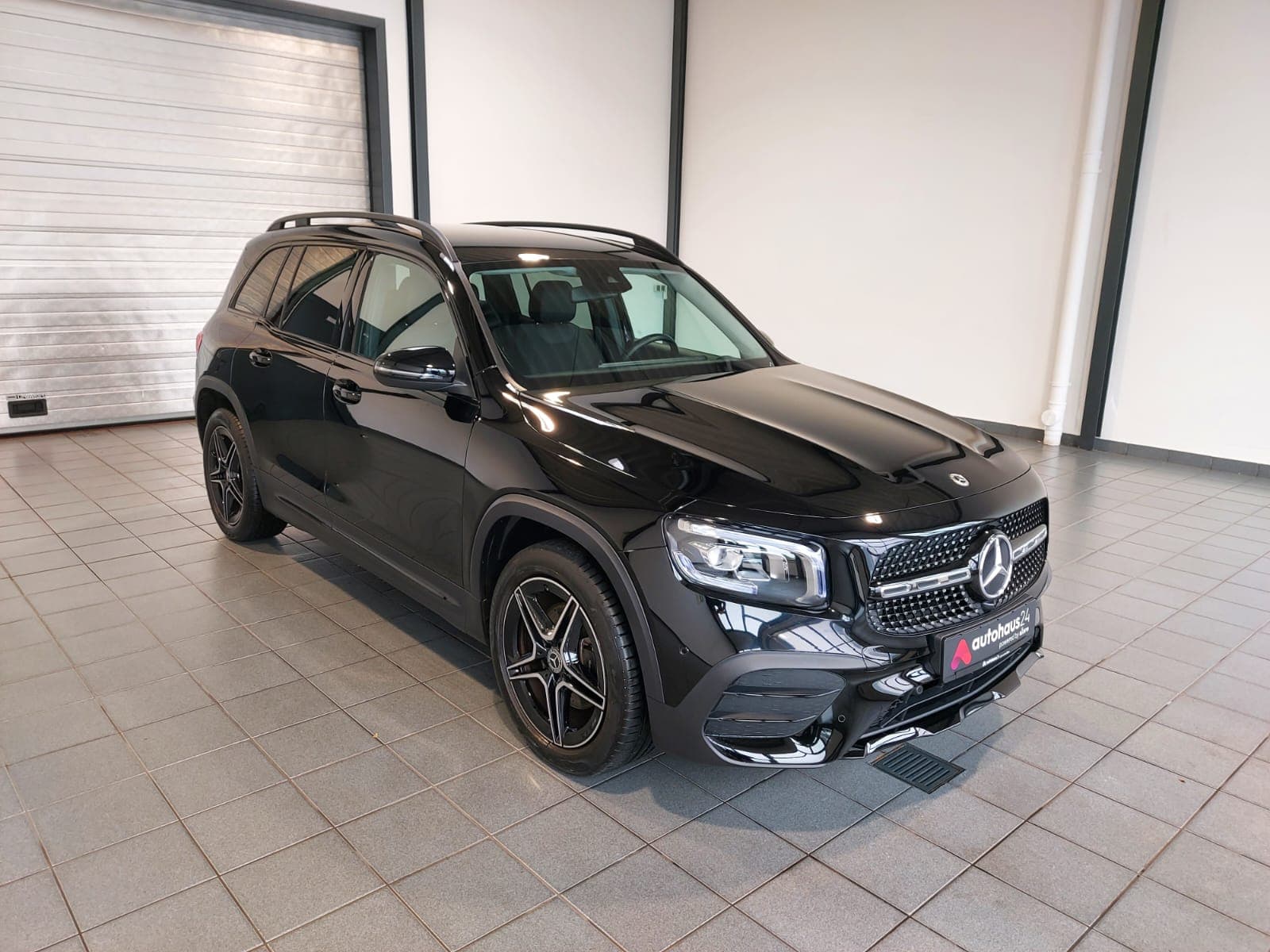 Mercedes-Benz GLB-Klasse SUV / Crossover / Geländewagen MERCEDES GLB GLB 180 DCT Sports Utility Vehicle