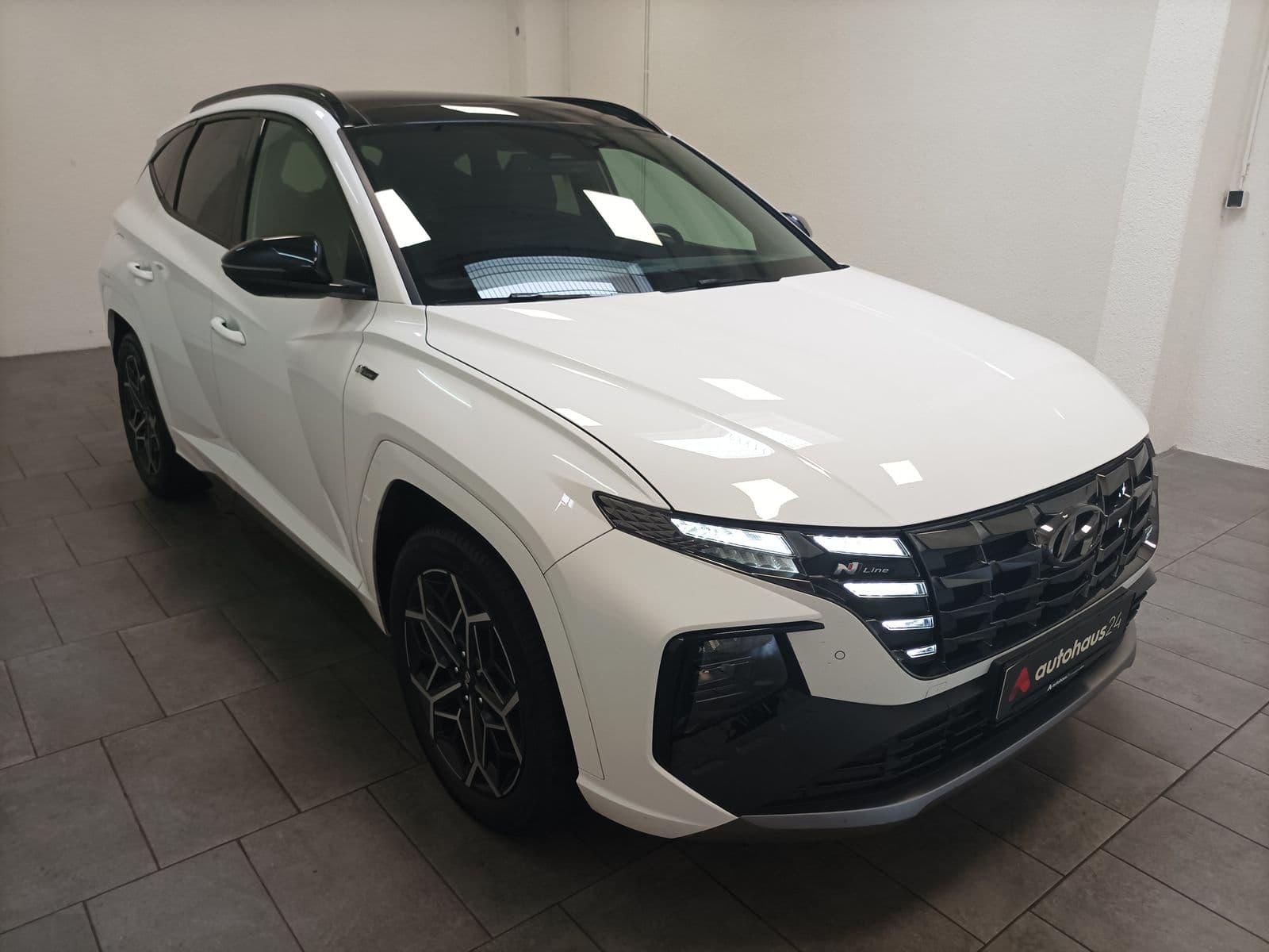 Hyundai Tucson SUV / Crossover / Geländewagen HYUNDAI Tucson 1.6 T-GDI Plug-in Hybrid 4WD Auto Sports Utility Vehicle #1
