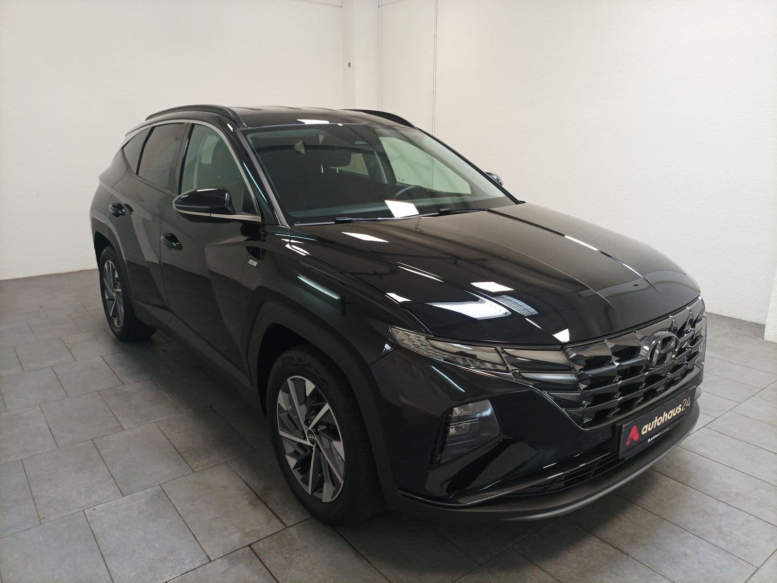 Hyundai Tucson SUV / Crossover / Geländewagen HYUNDAI Tucson 1.6 T-GDI 132kW 48V Trend DCT 4WD Sports Utility Vehicle #1