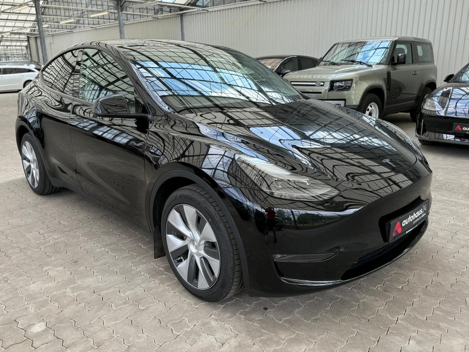 TESLA Model Y SUV / Crossover / Geländewagen TESLA Model Y Long Range Dual Motor AWD Schräghecklimousine #1