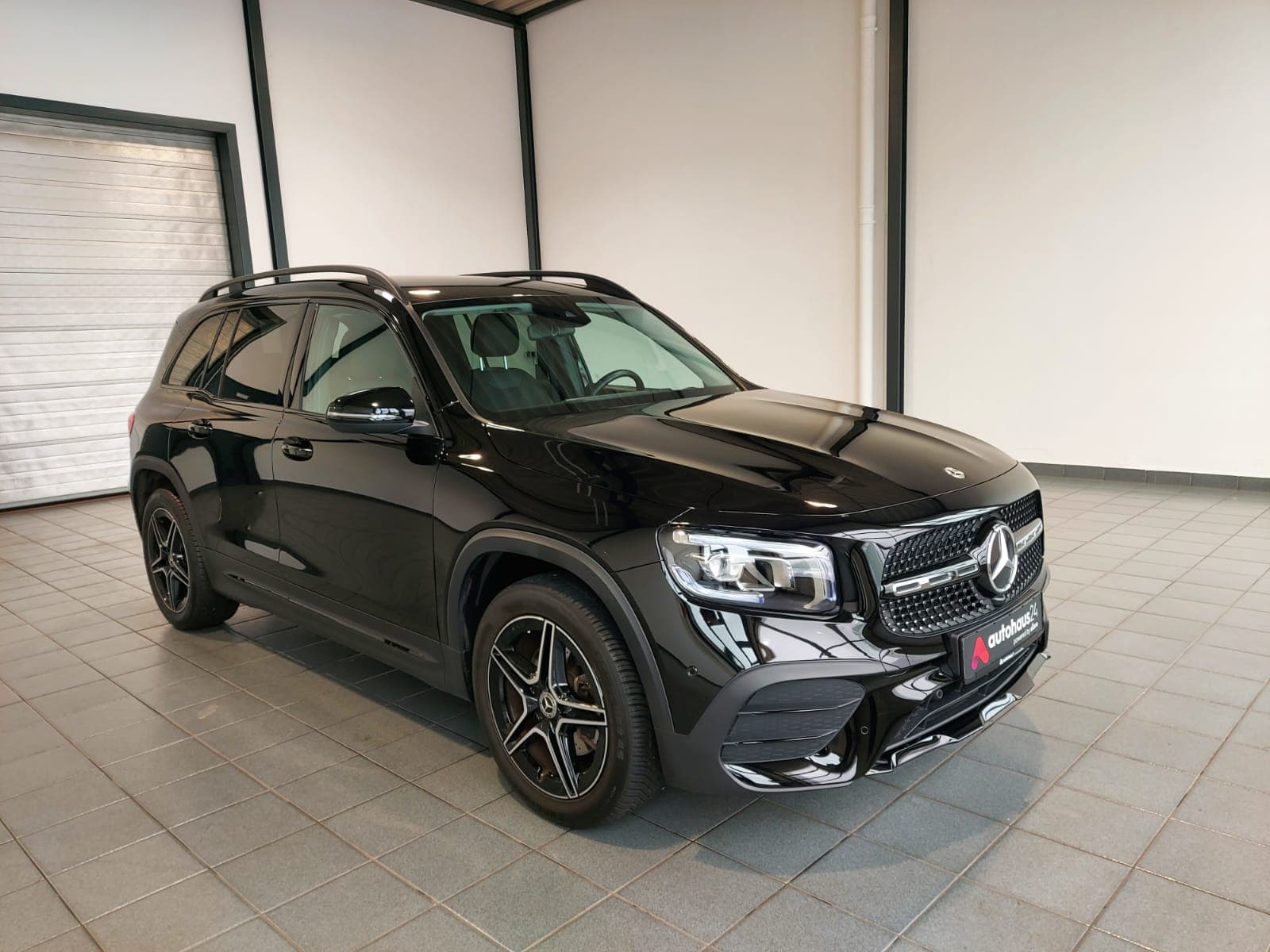 Mercedes-Benz GLB-Klasse SUV / Crossover / Geländewagen MERCEDES GLB GLB 180 DCT Sports Utility Vehicle