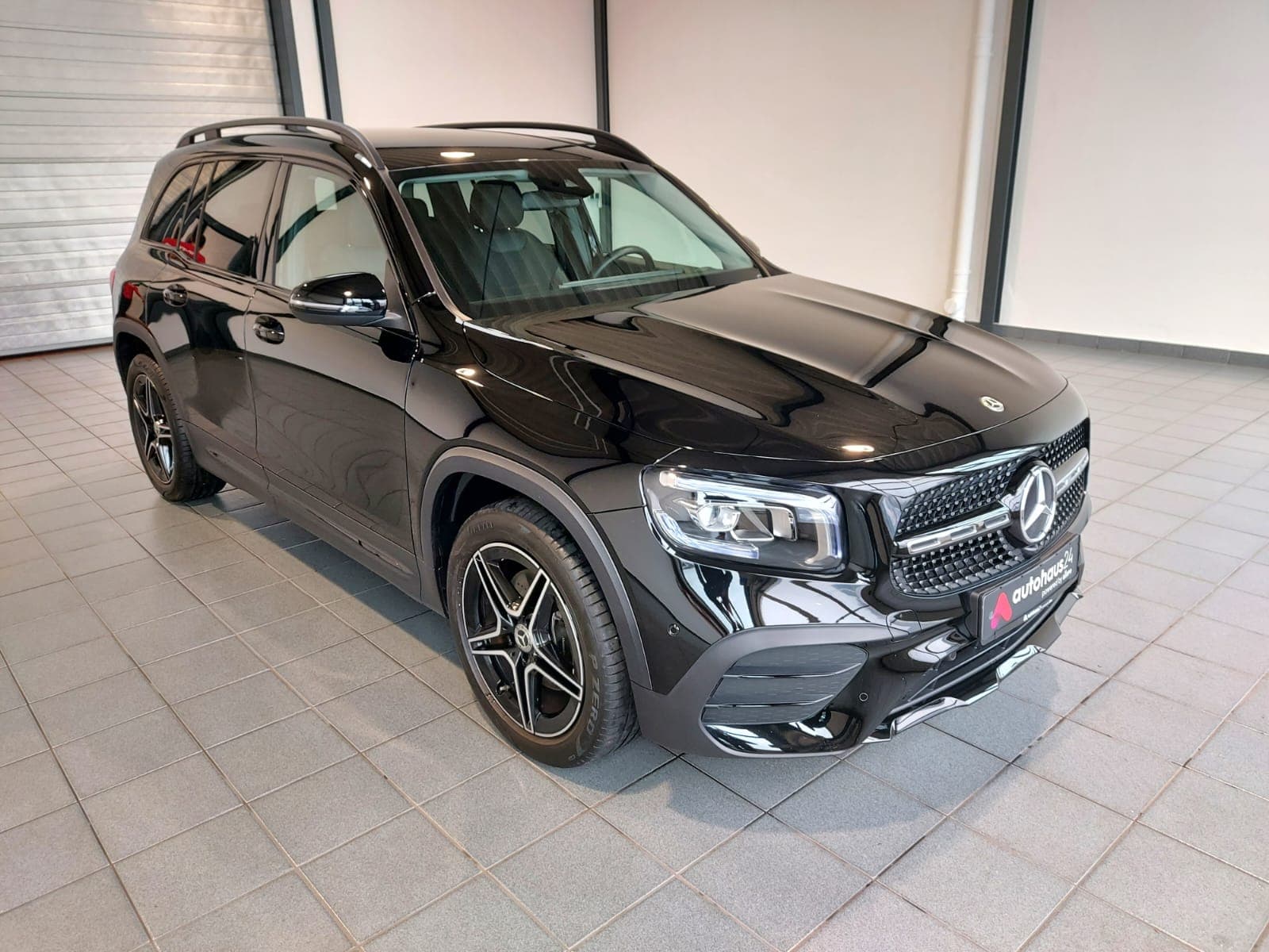 Mercedes-Benz GLB-Klasse SUV / Crossover / Geländewagen MERCEDES GLB GLB 180 DCT Sports Utility Vehicle