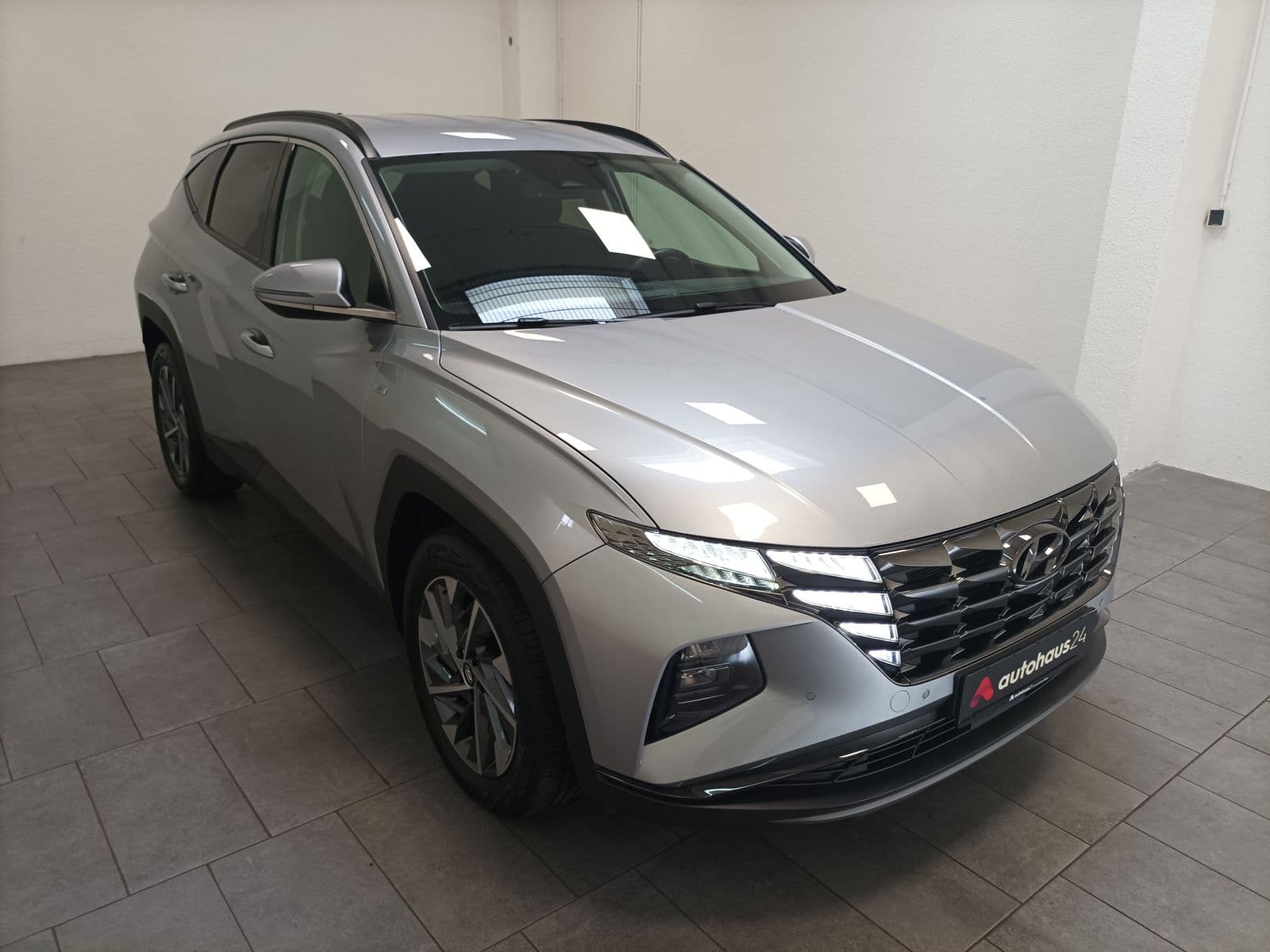 Hyundai Tucson SUV / Crossover / Geländewagen HYUNDAI Tucson 1.6 T-GDI 48V Trend DCT Sports Utility Vehicle #1