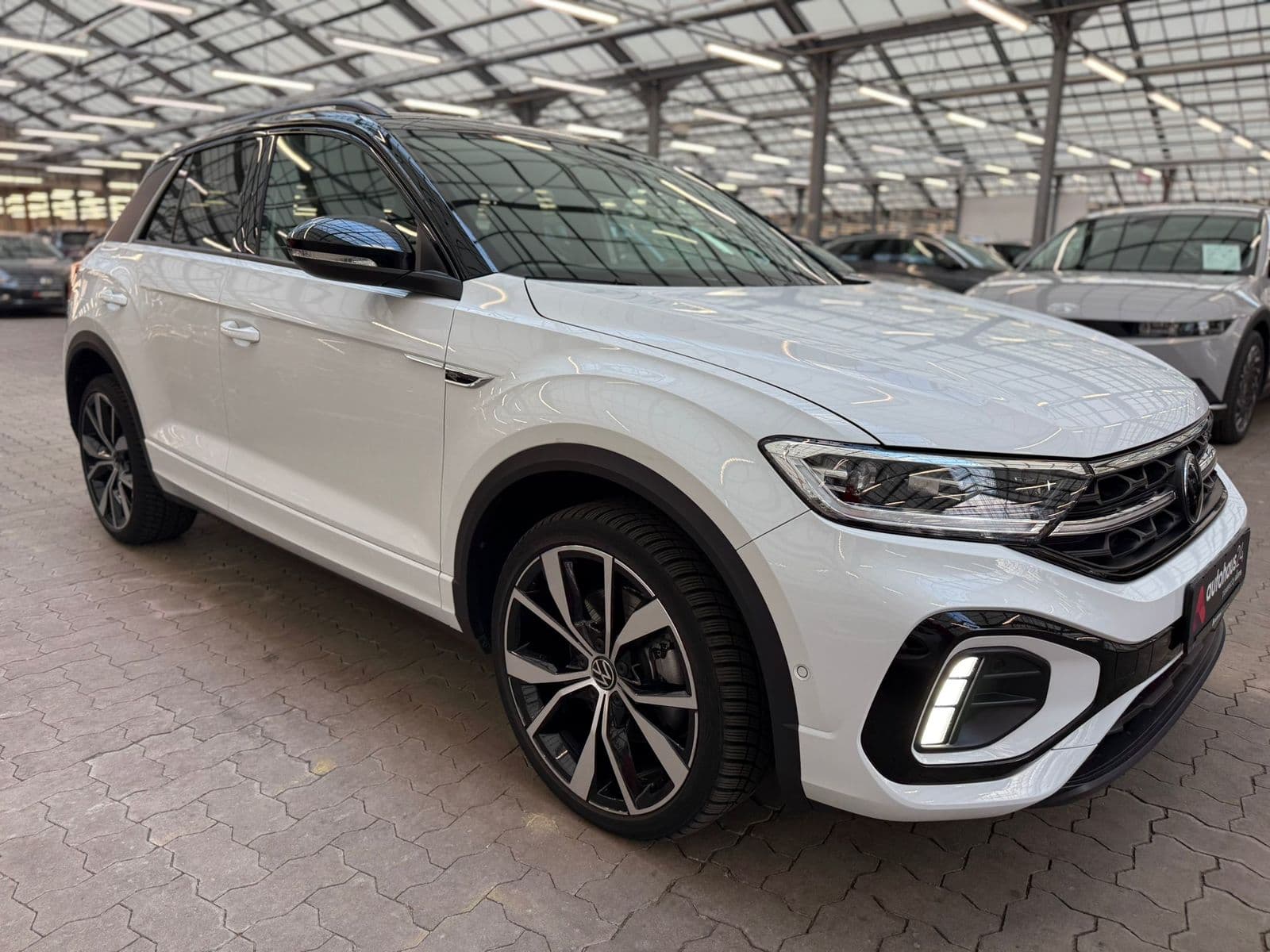 Volkswagen T-Roc SUV / Crossover / Geländewagen VOLKSWAGEN T-Roc 1.5 TSI OPF DSG R-Line Sports Utility Vehicle #1