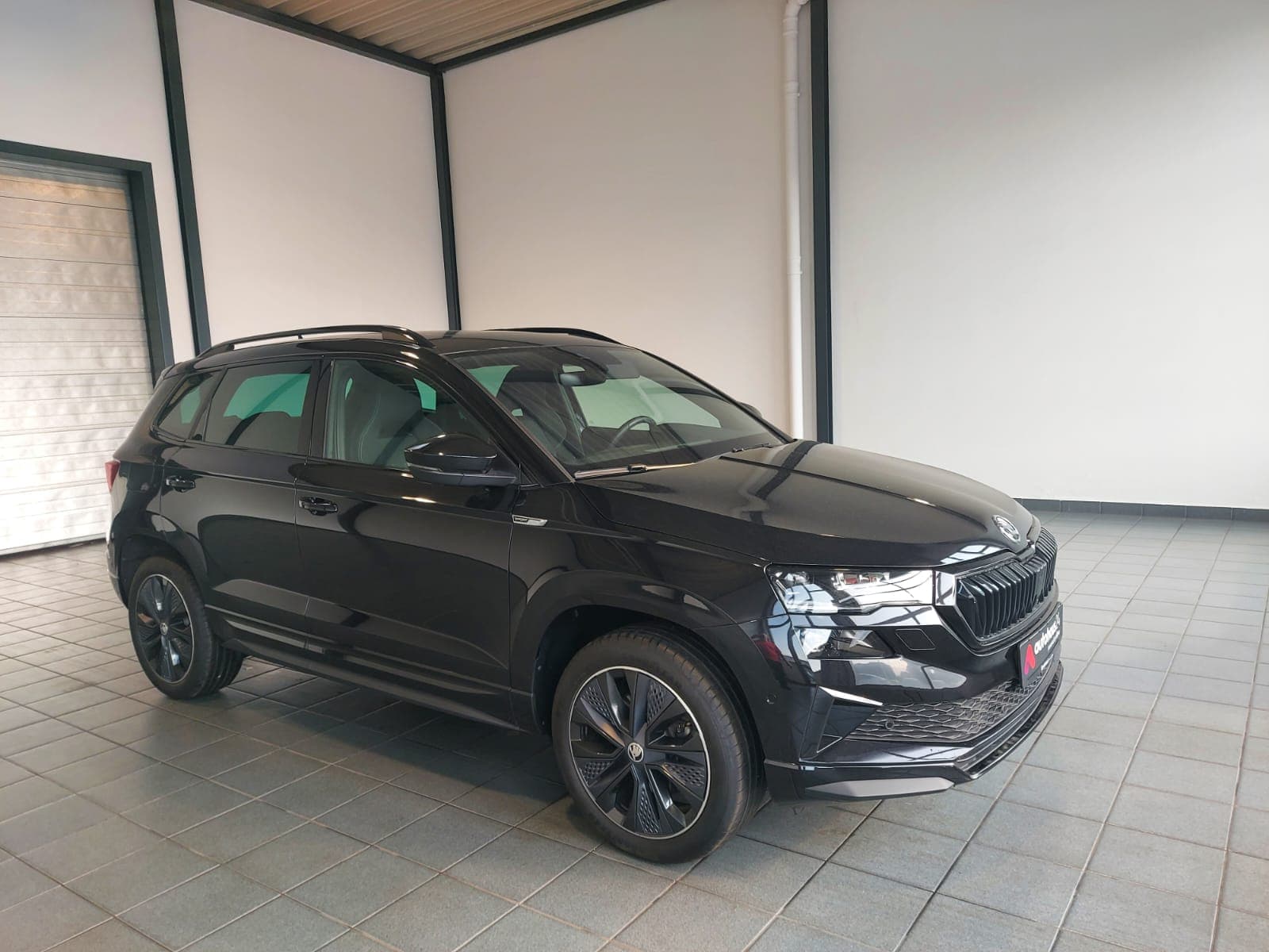 ŠKODA Karoq SUV / Crossover / Geländewagen SKODA Karoq 1.5l TSI ACT DSG Sportline Sports Utility Vehicle #1