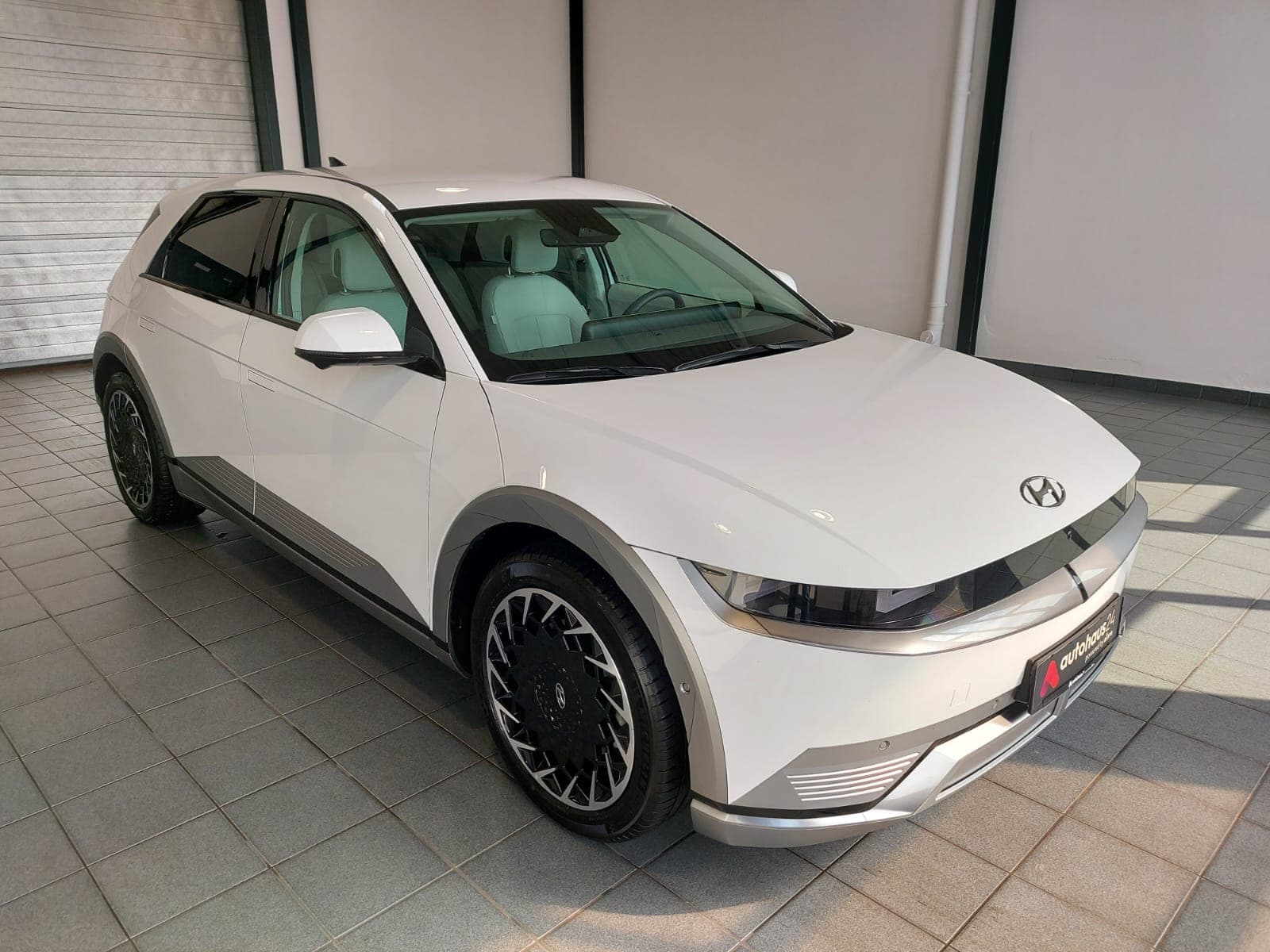 Hyundai IONIQ 5 Limousine HYUNDAI IONIQ 5 77,4 kWh Allradantrieb Sports Utility Vehicle #1