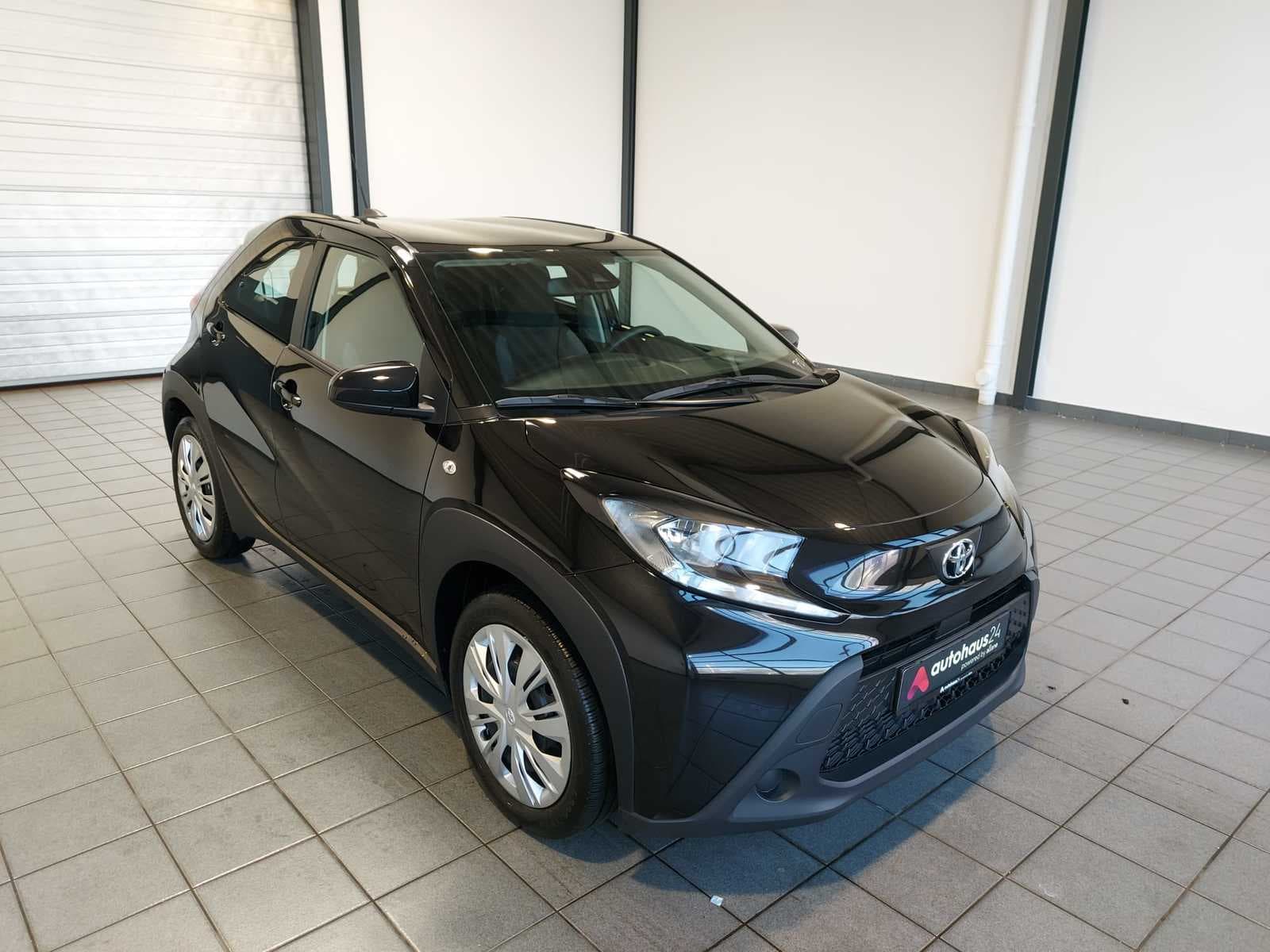 Toyota AYGO Schräghecklimousine TOYOTA Aygo X 1.0-l-VVT-i Play Sports Utility Vehicle #1