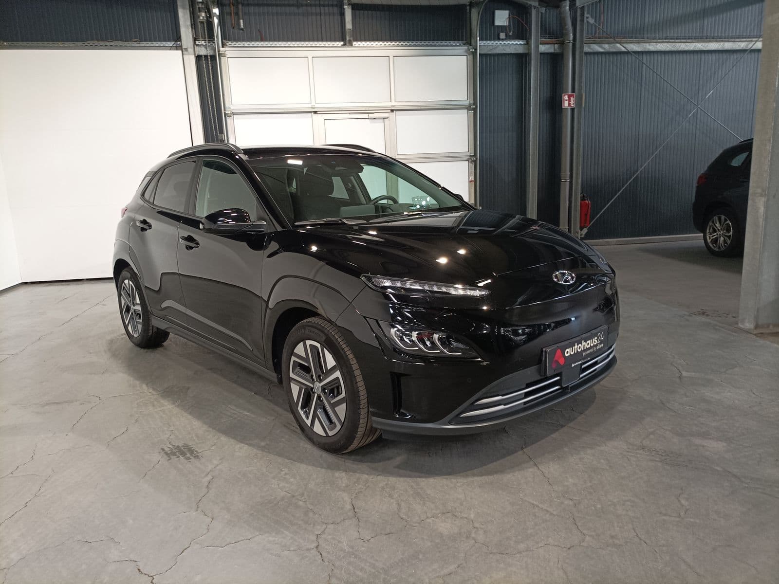 Hyundai Kona SUV / Crossover / Geländewagen HYUNDAI Kona ELEKTRO 150kW Select-Paket Sports Utility Vehicle #1
