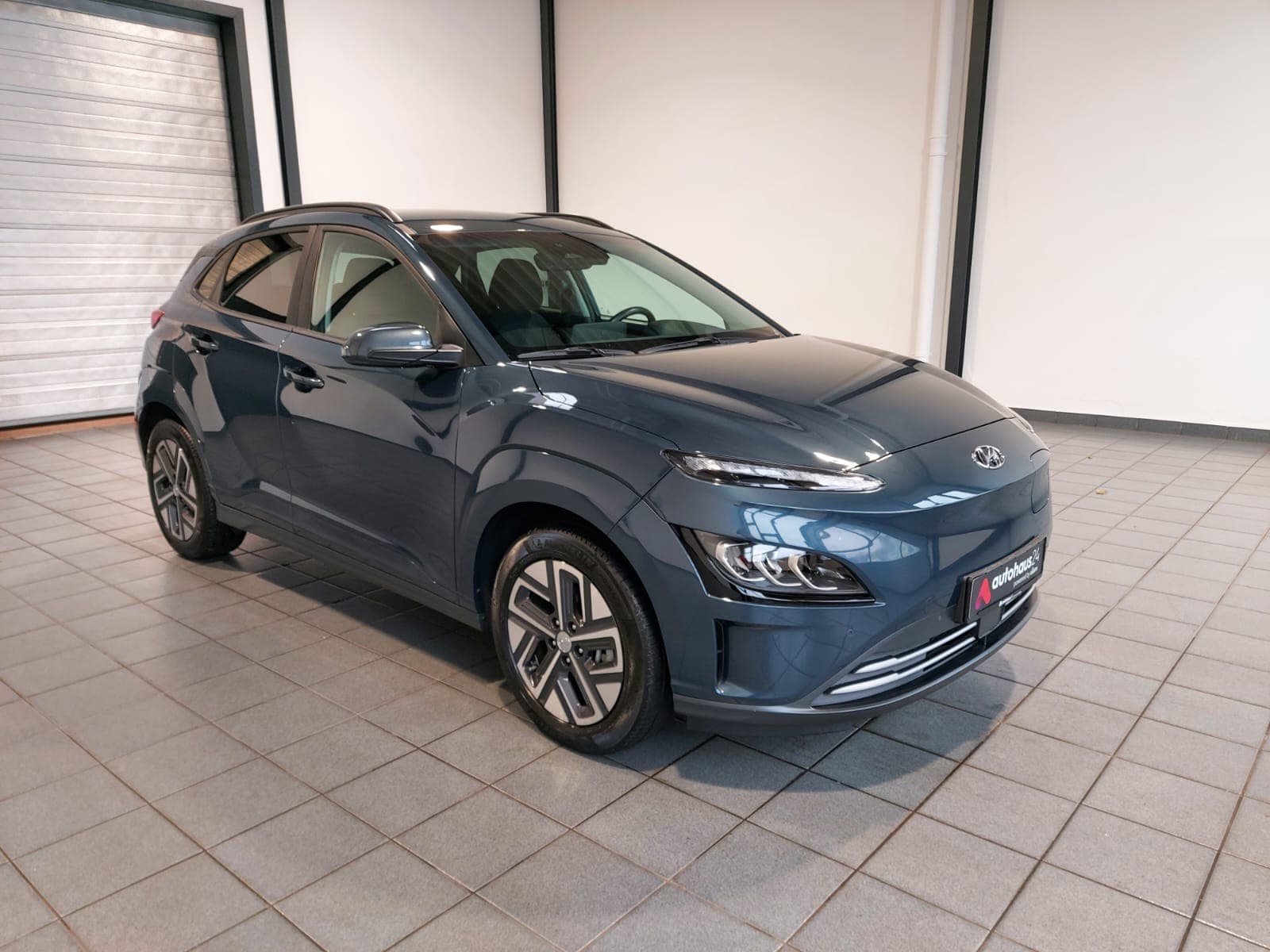 Hyundai Kona SUV / Crossover / Geländewagen HYUNDAI Kona ELEKTRO 100kW Advantage-Paket Sports Utility Vehicle #1