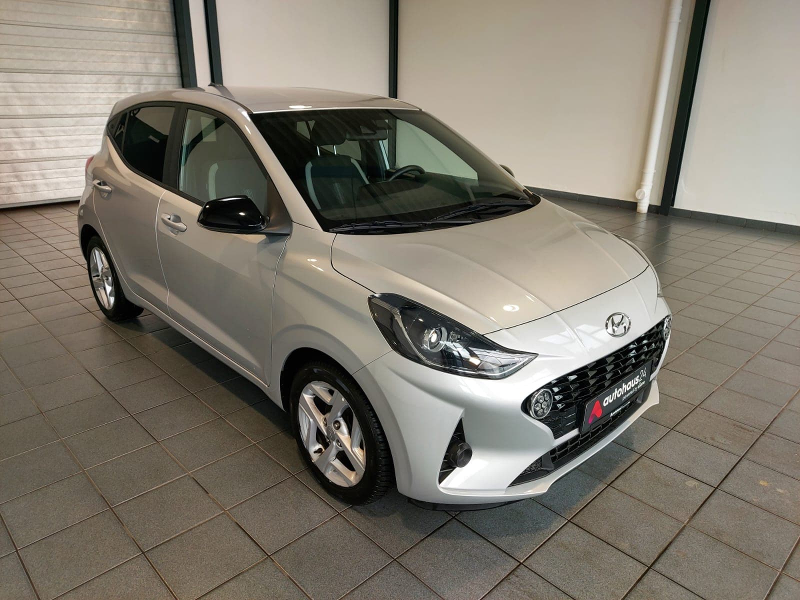 Hyundai i10 Schräghecklimousine HYUNDAI i10 1.0 Connect & Go Schräghecklimousine #1
