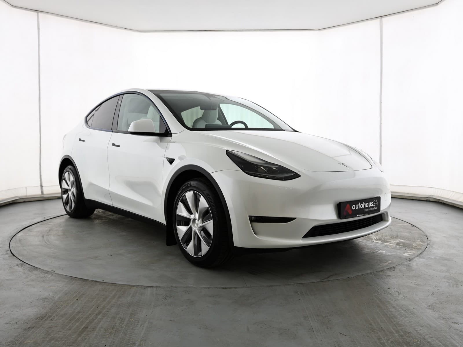TESLA Model Y SUV / Crossover / Geländewagen TESLA Model Y Long Range Dual Motor AWD Schräghecklimousine #1