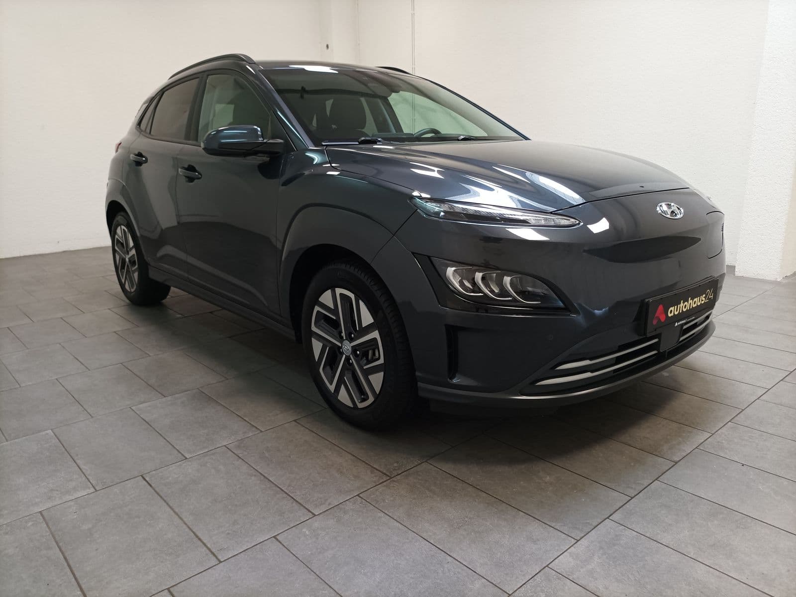Hyundai Kona SUV / Crossover / Geländewagen HYUNDAI Kona ELEKTRO 100kW Sports Utility Vehicle #1