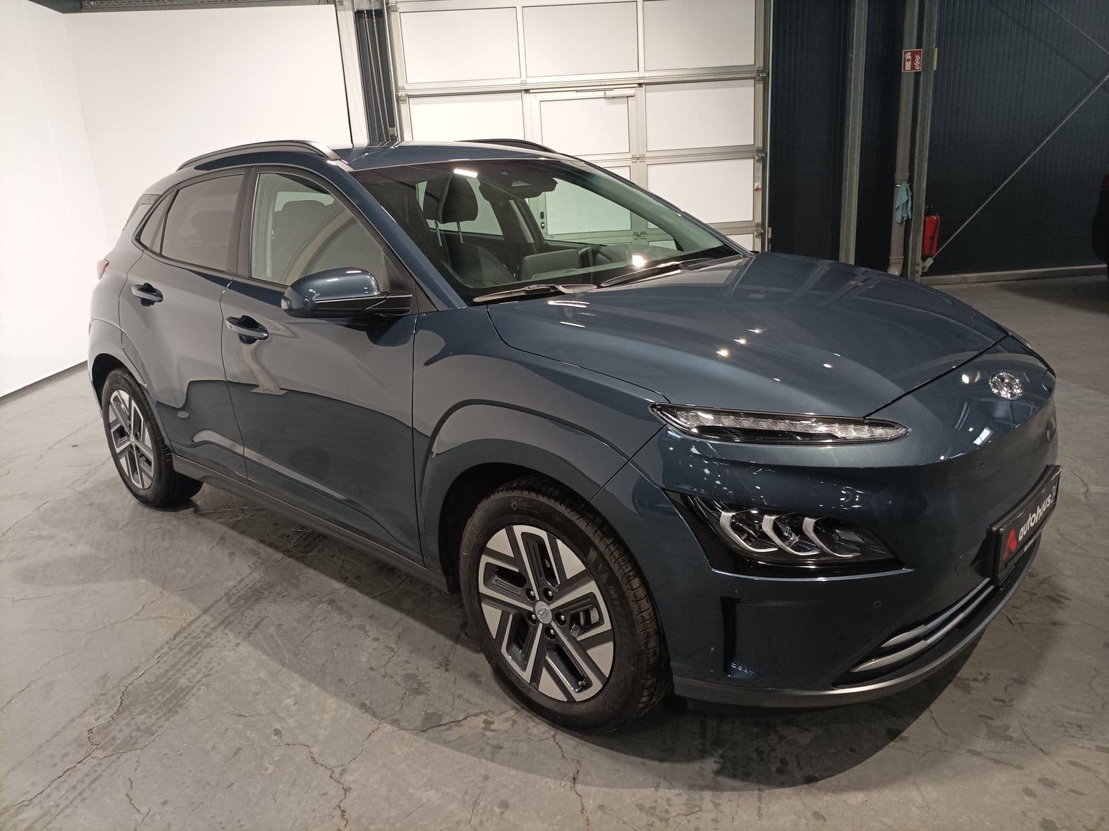 Hyundai Kona SUV / Crossover / Geländewagen HYUNDAI Kona ELEKTRO 100kW Sports Utility Vehicle #1