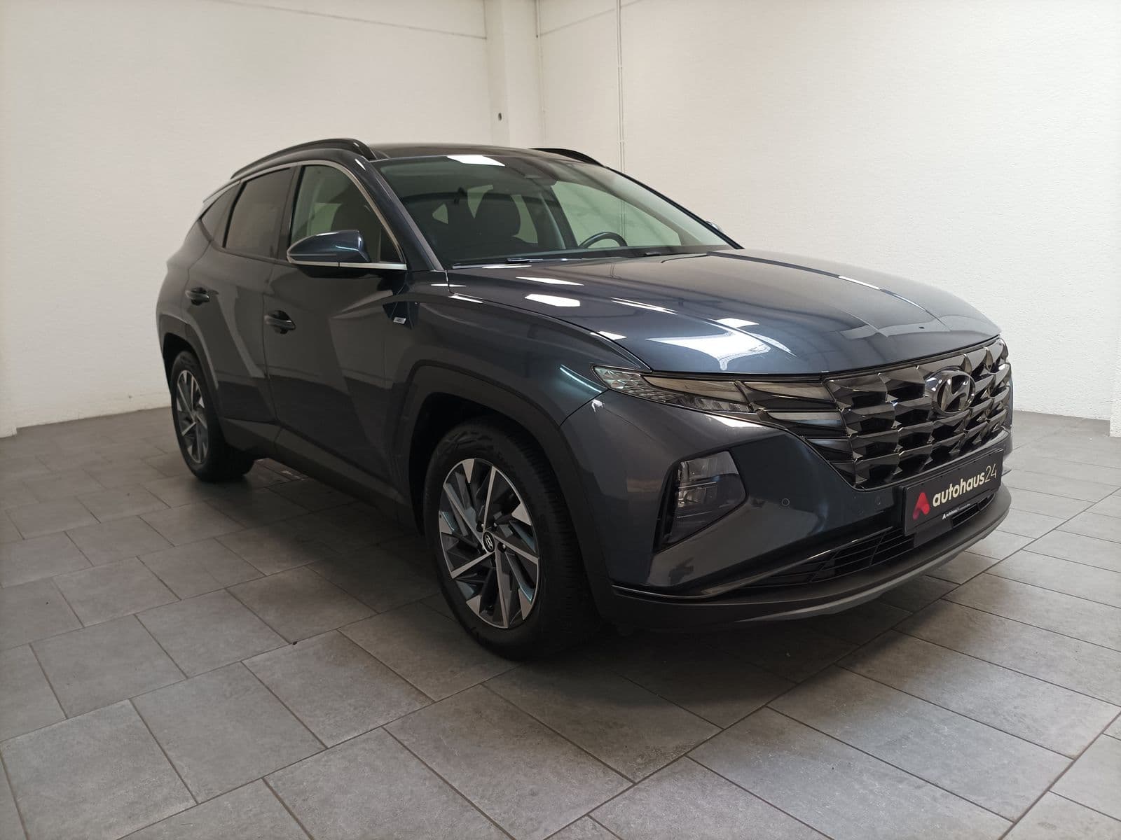 Hyundai Tucson SUV / Crossover / Geländewagen HYUNDAI Tucson 1.6 CRDi 100kW 48V Trend DCT 4WD Sports Utility Vehicle #1