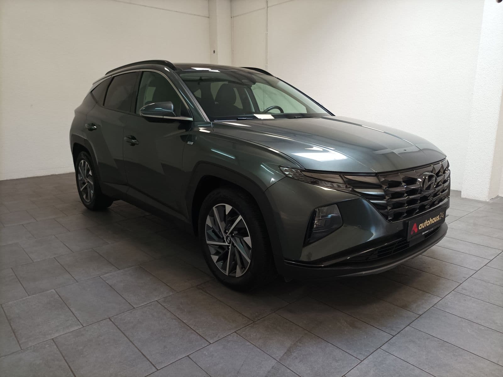 Hyundai Tucson SUV / Crossover / Geländewagen HYUNDAI Tucson 1.6 CRDi 100kW 48V Trend DCT Sports Utility Vehicle #1