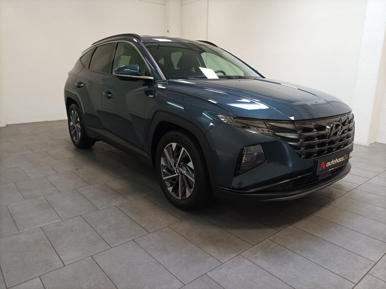 Hyundai Tucson SUV / Crossover / Geländewagen HYUNDAI Tucson 1.6 CRDi 100kW 48V Trend DCT Sports Utility Vehicle #1